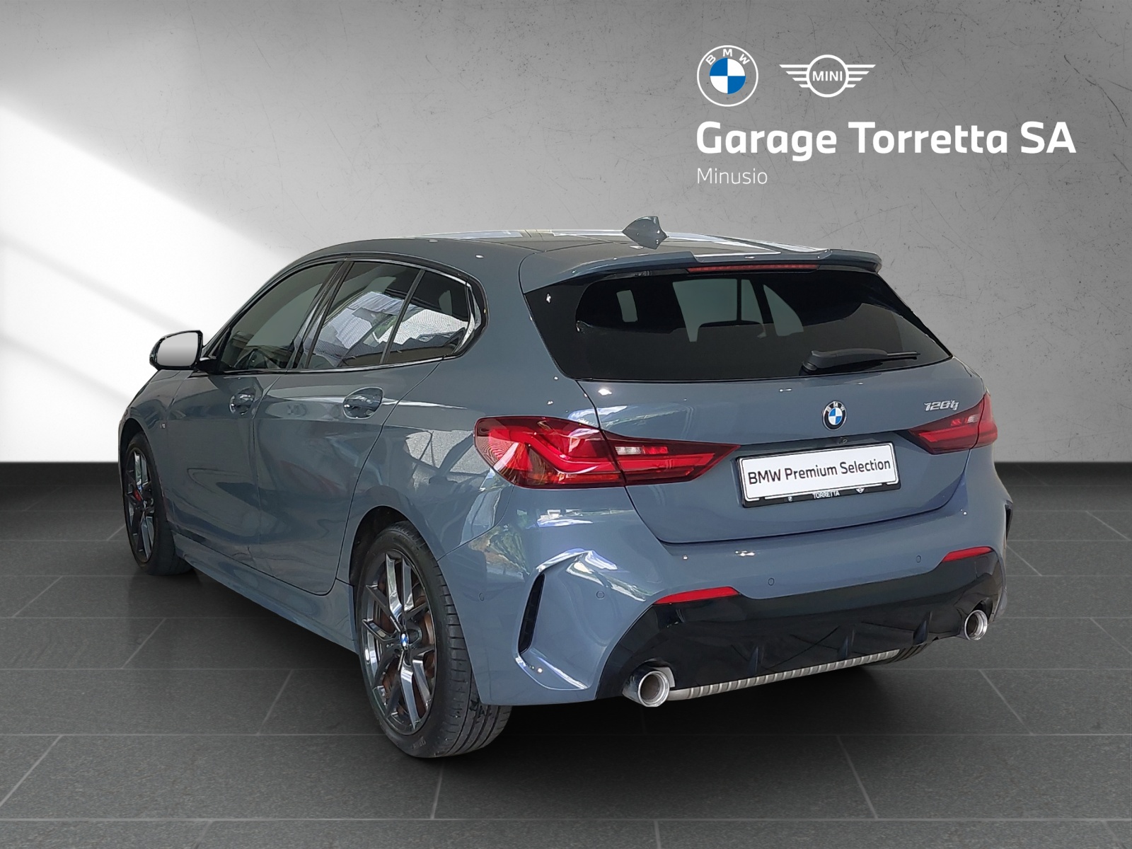 BMW 128ti Steptronic-showroom-element-2