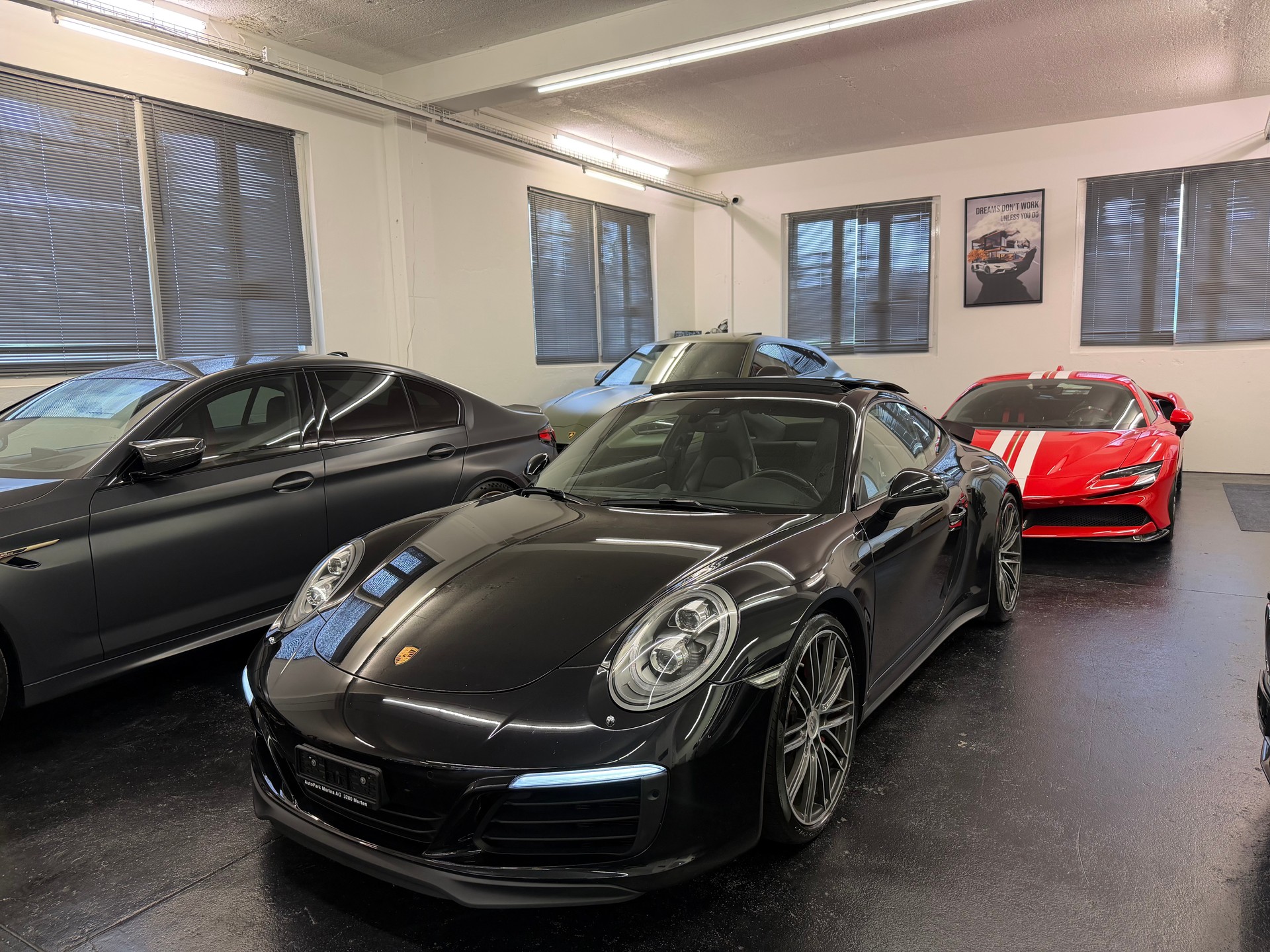 PORSCHE 911 Carrera 4S PDK-showroom-element-1