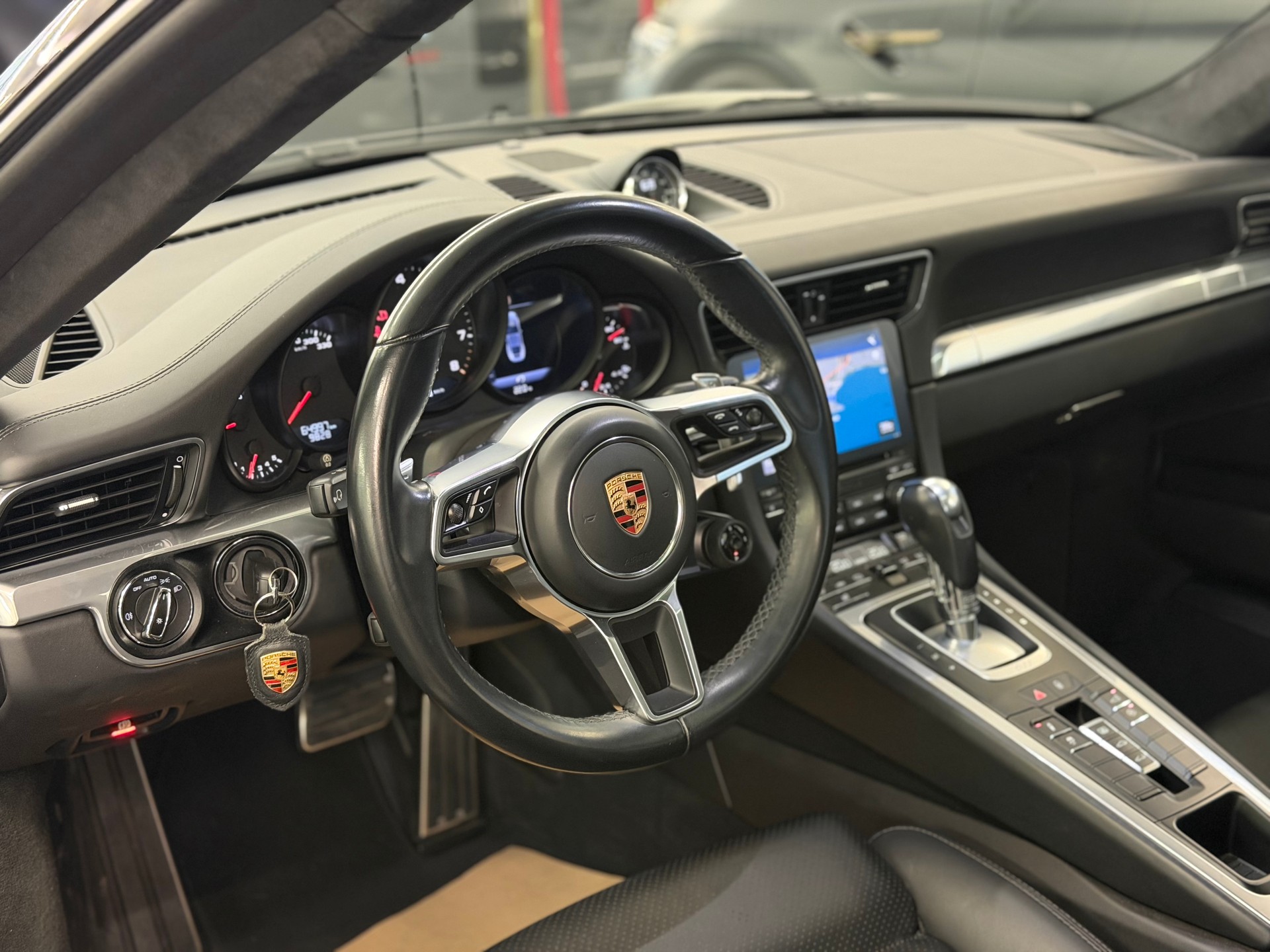 PORSCHE 911 Carrera 4S PDK-image-13