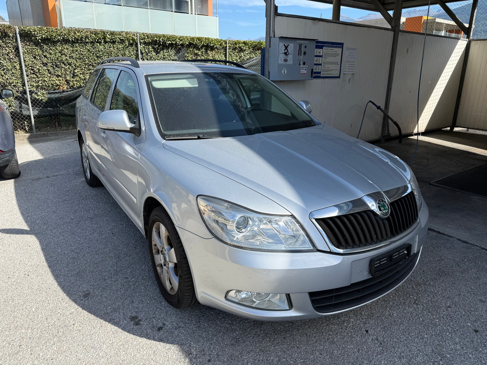 SKODA Octavia Combi 1.4 TSI Ambiente DSG-image-1