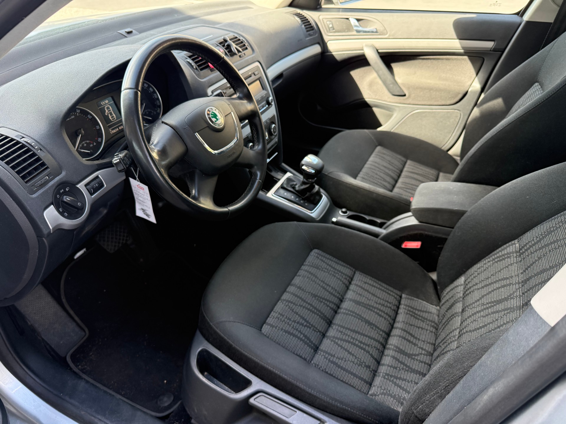 SKODA Octavia Combi 1.4 TSI Ambiente DSG-image-7