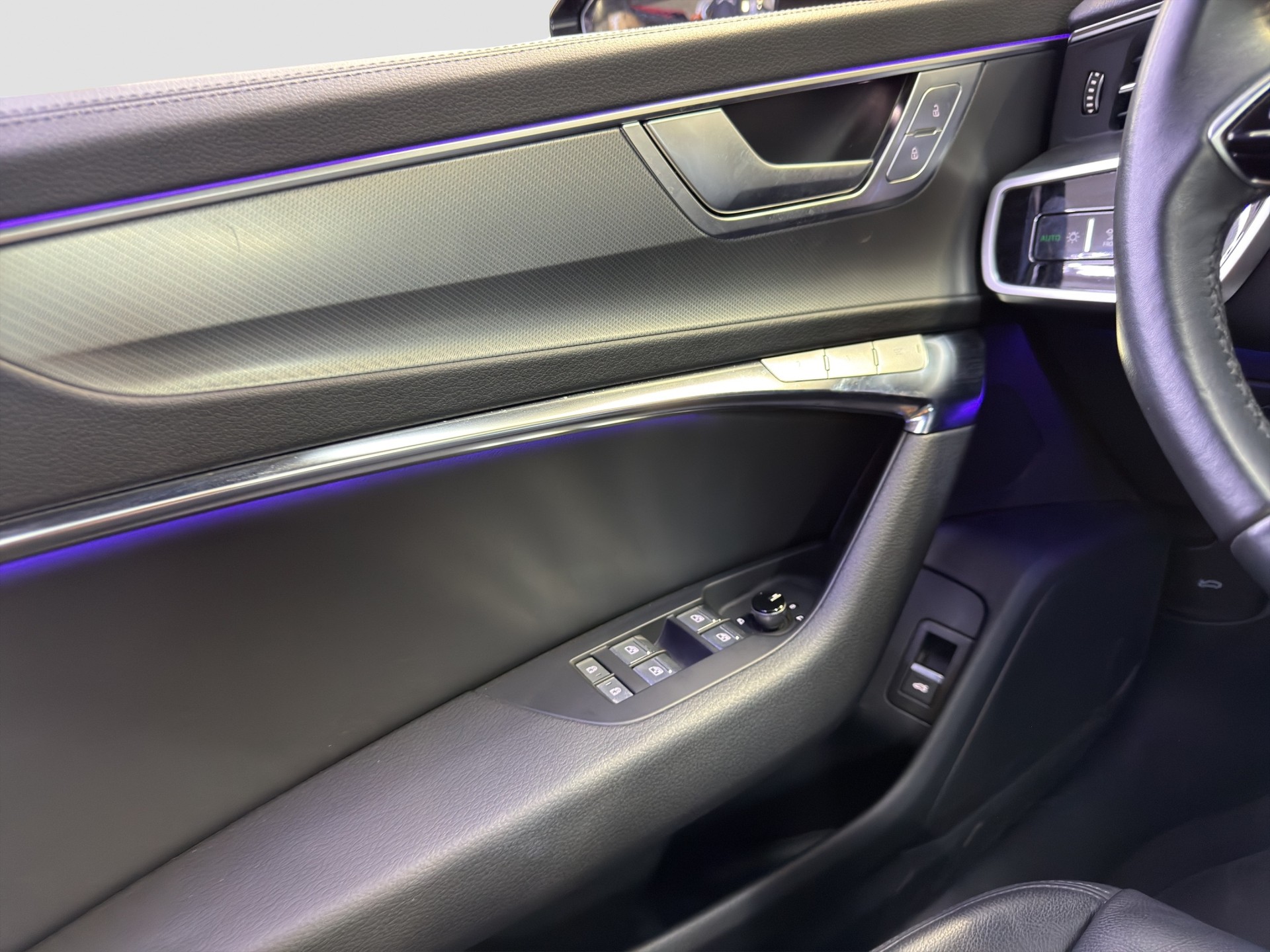 AUDI A6 Avant 55 TFSI S line quattro S-tronic-image-8