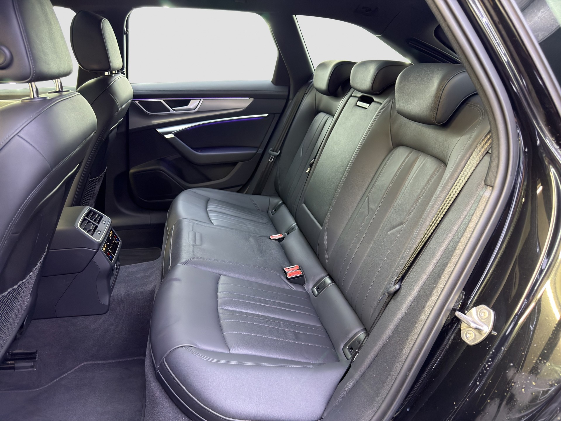 AUDI A6 Avant 55 TFSI S line quattro S-tronic-image-10