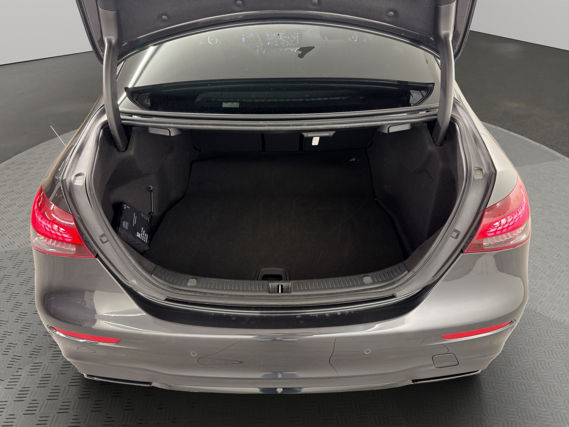 MERCEDES-BENZ E-Klasse E 400 d AMG Line 4matic-image-6