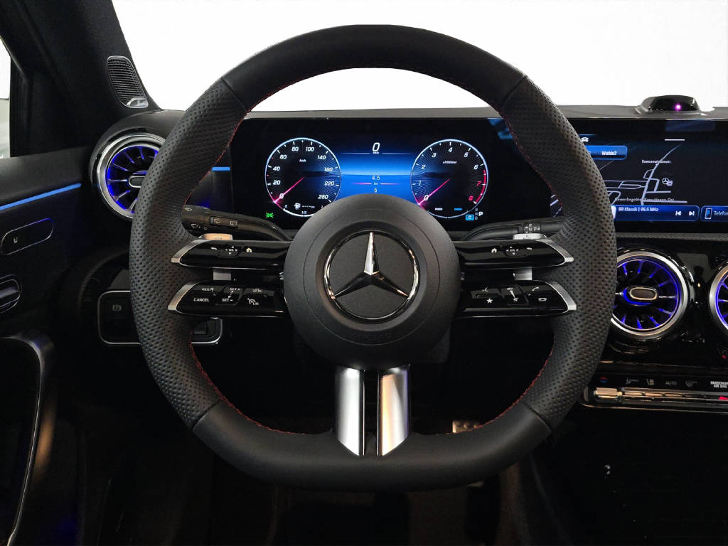 MERCEDES-BENZ A 200 AMG Line Night Star-image-11