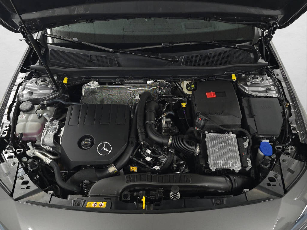 MERCEDES-BENZ A 200 AMG Line Night Star-image-9