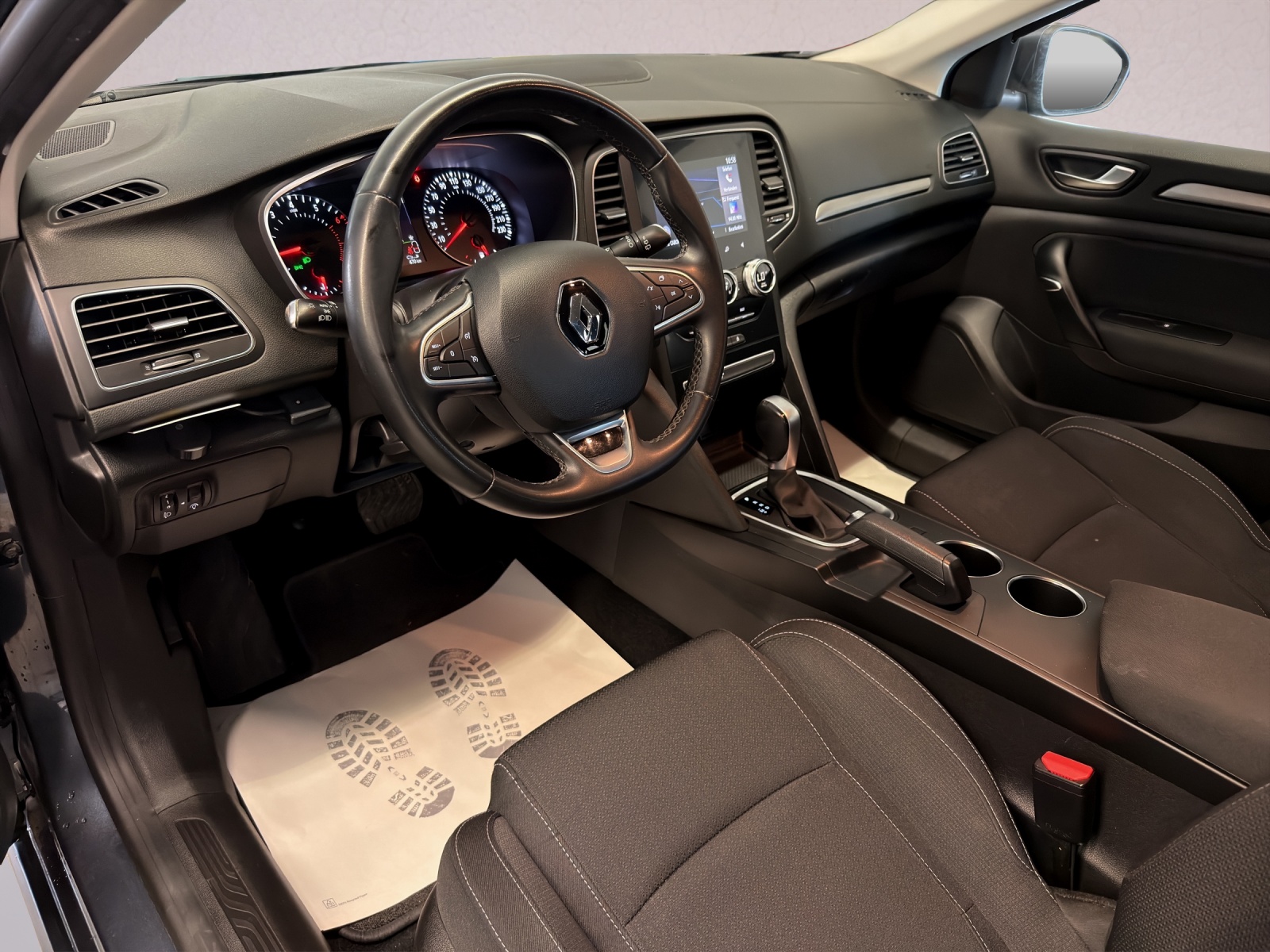 RENAULT Mégane Grandtour 1.3 16V Turbo Intens EDC-image-6