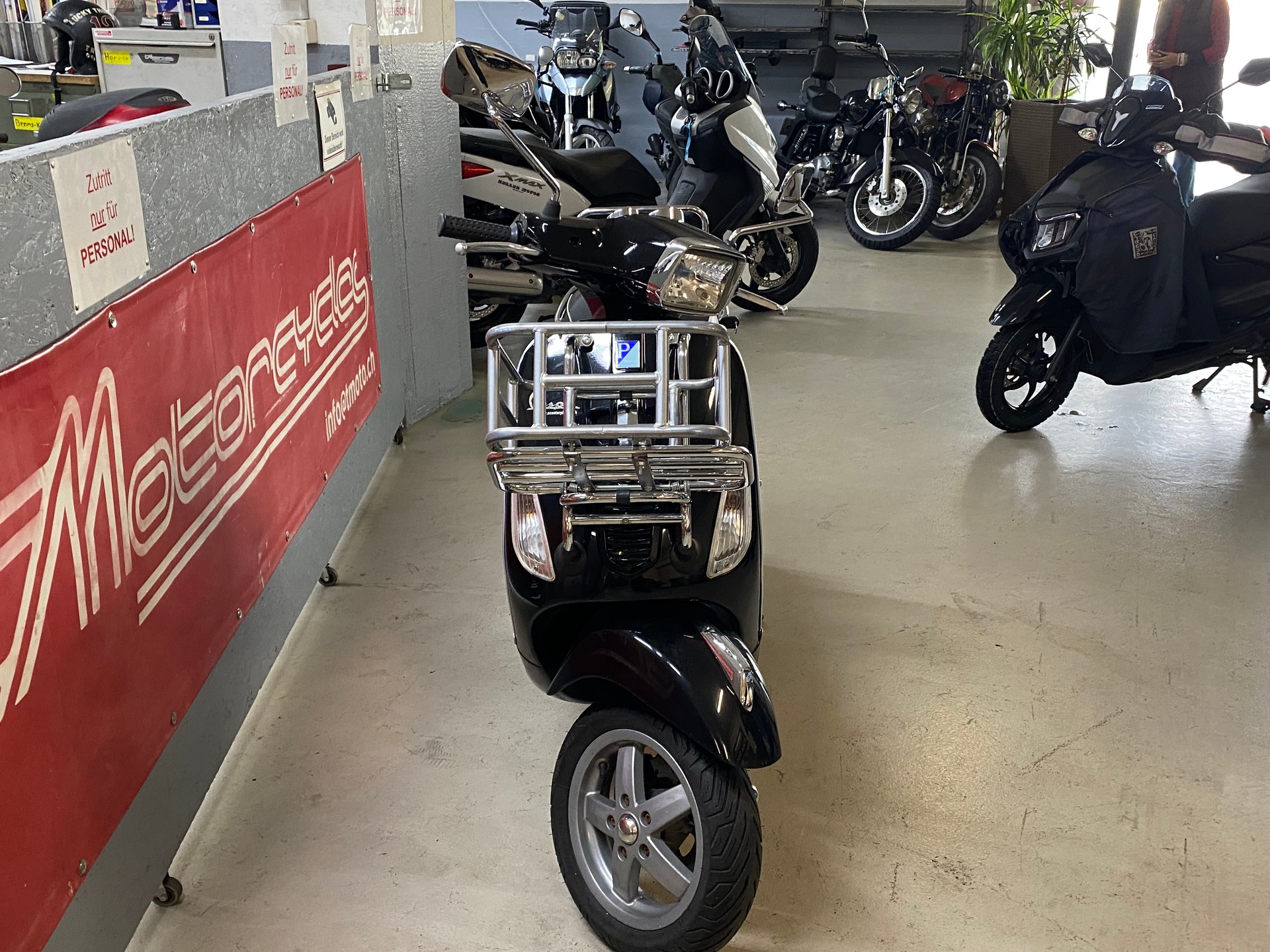 PIAGGIO Vespa 125 LXS-image-1