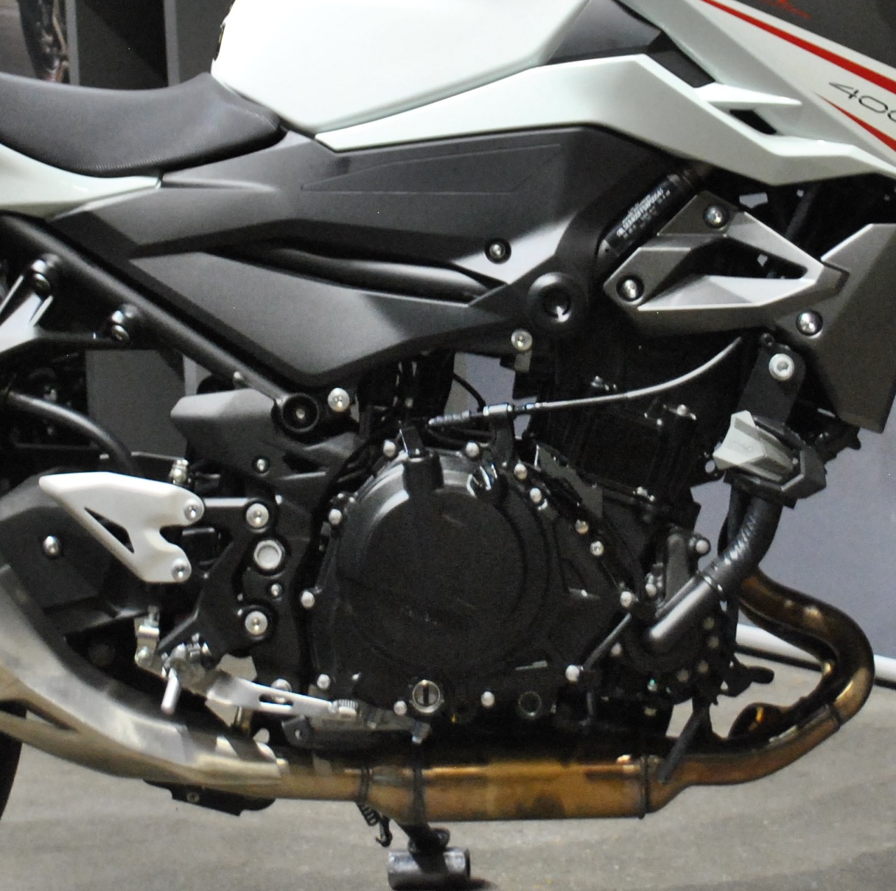 KAWASAKI Z 400-image-9