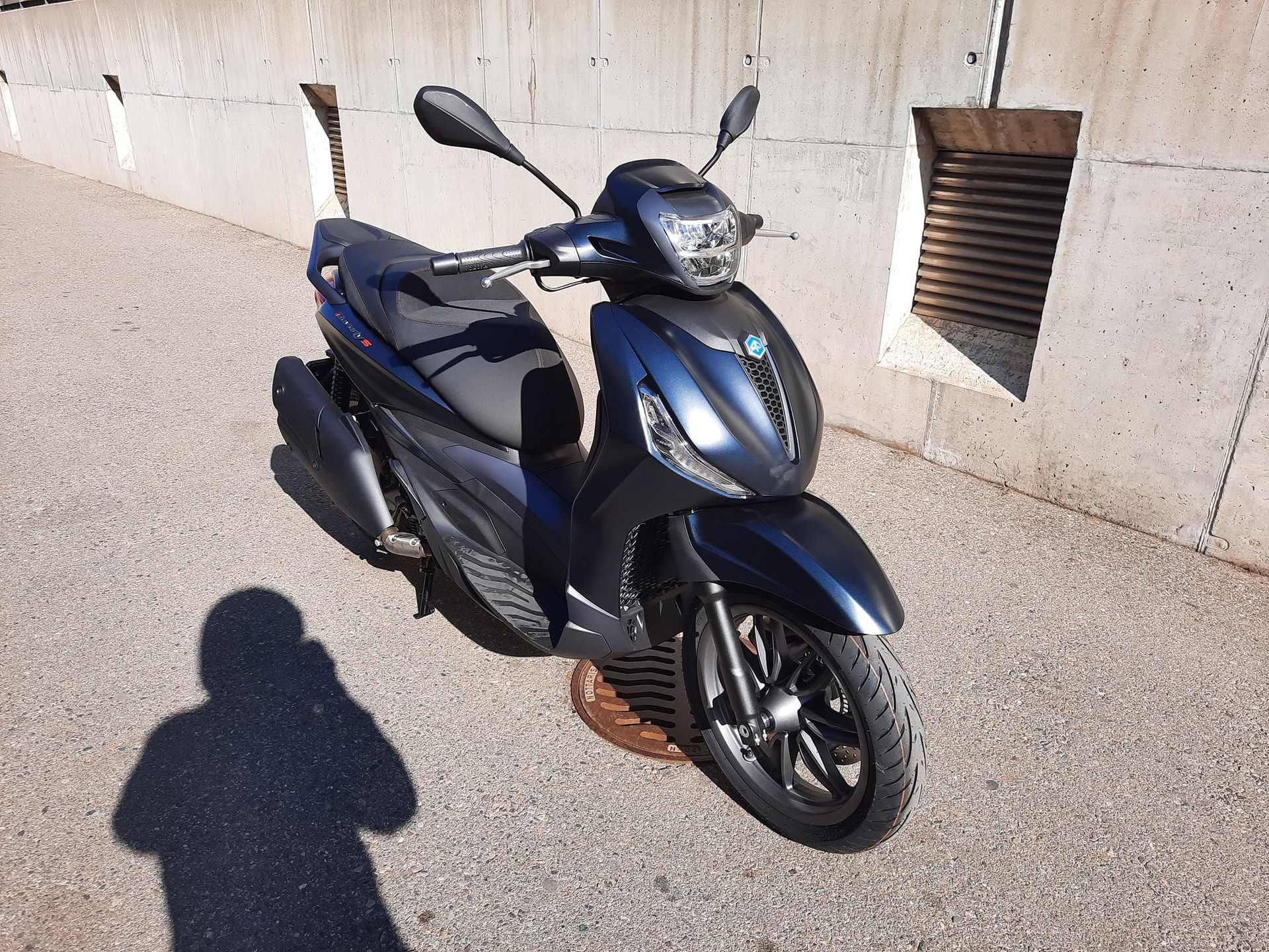 PIAGGIO Beverly 400 Sport-image-2