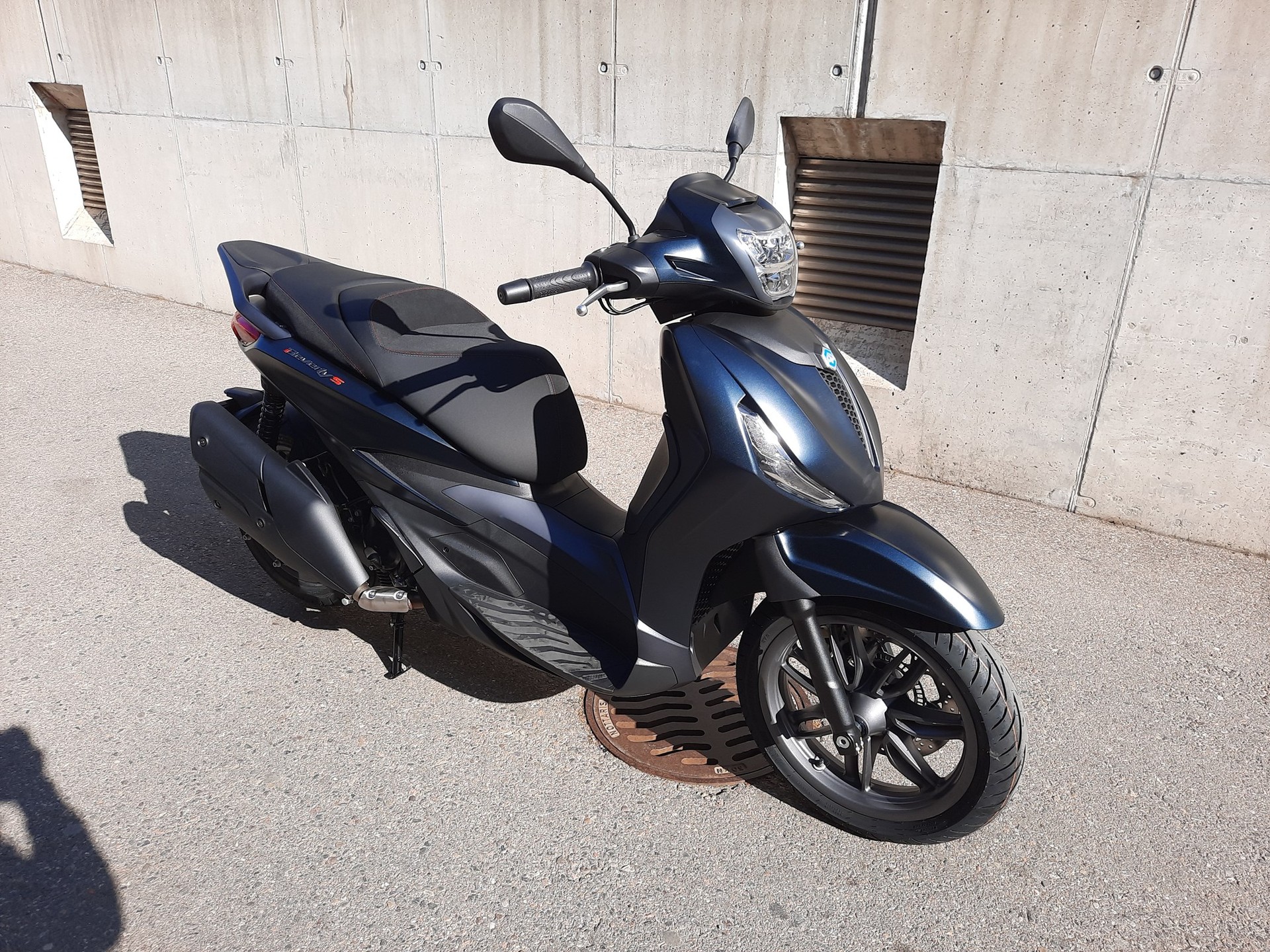 PIAGGIO Beverly 400 Sport-image-1