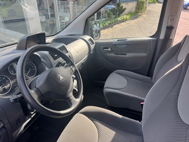 PEUGEOT Expert Tepee 2.0 HDi A Allure L2-image-4