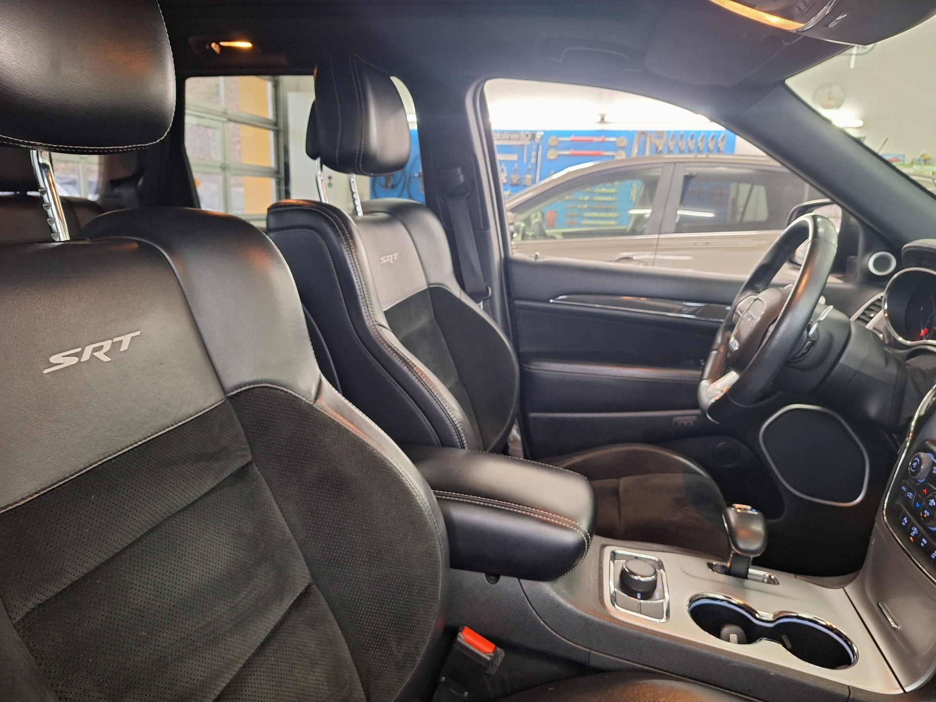 JEEP Grand Cherokee 6.4 V8 HEMI SRT8 Automatic đ„Facelift mit AnhĂ€ngerkupplungđ„AB MFK 27.02.26đ„-image-11