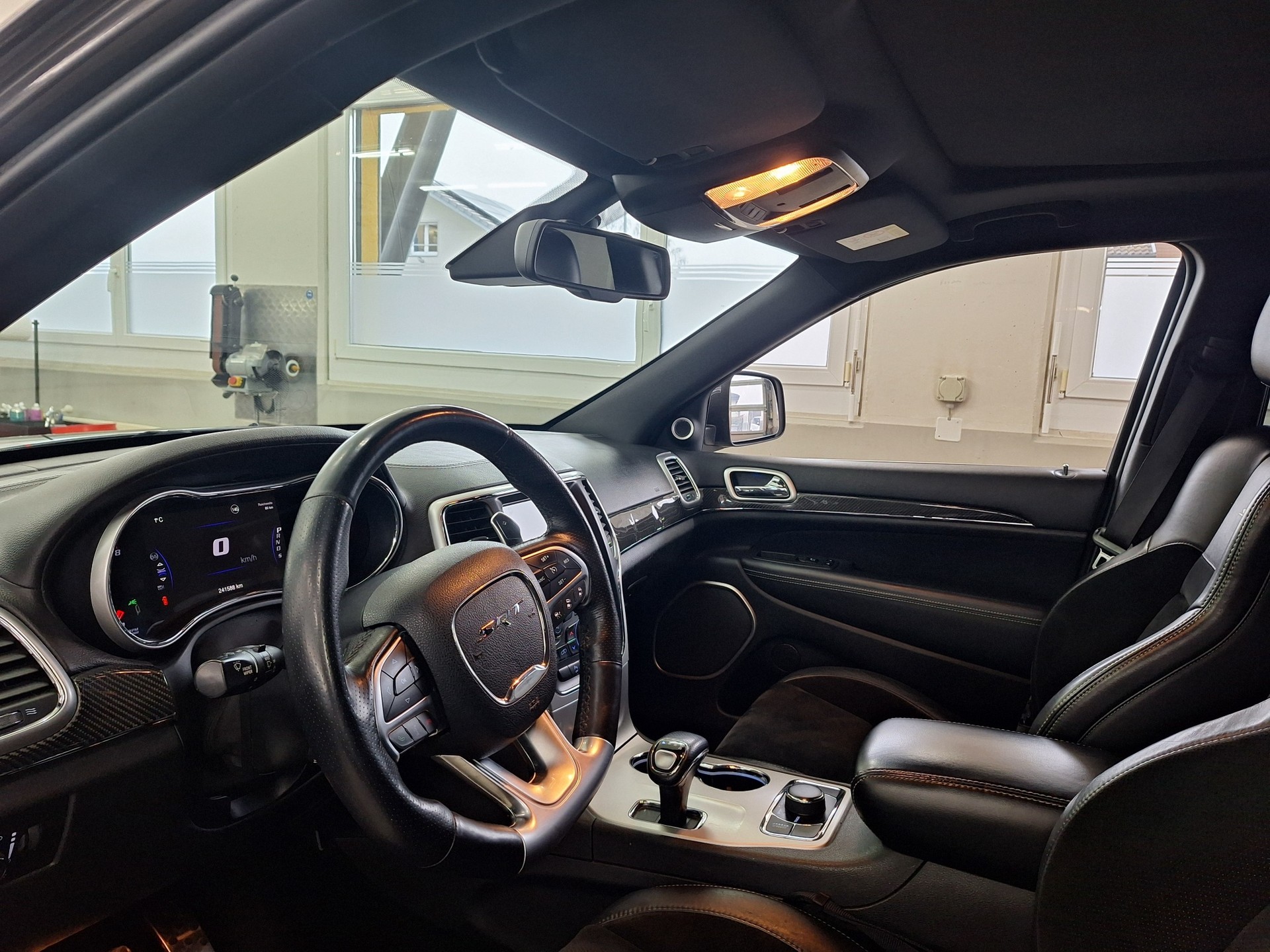 JEEP Grand Cherokee 6.4 V8 HEMI SRT8 Automatic đ„Facelift mit AnhĂ€ngerkupplungđ„AB MFK 27.02.26đ„-image-4