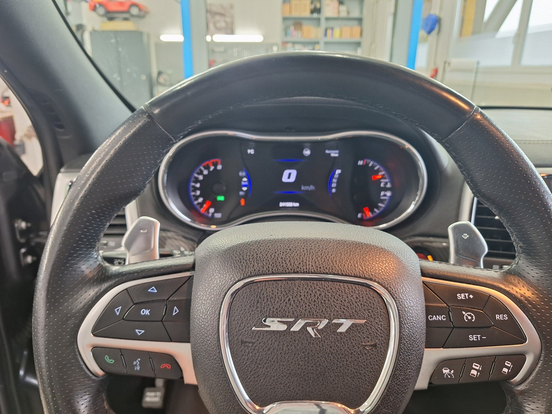 JEEP Grand Cherokee 6.4 V8 HEMI SRT8 Automatic đ„Facelift mit AnhĂ€ngerkupplungđ„AB MFK 27.02.26đ„-image-5