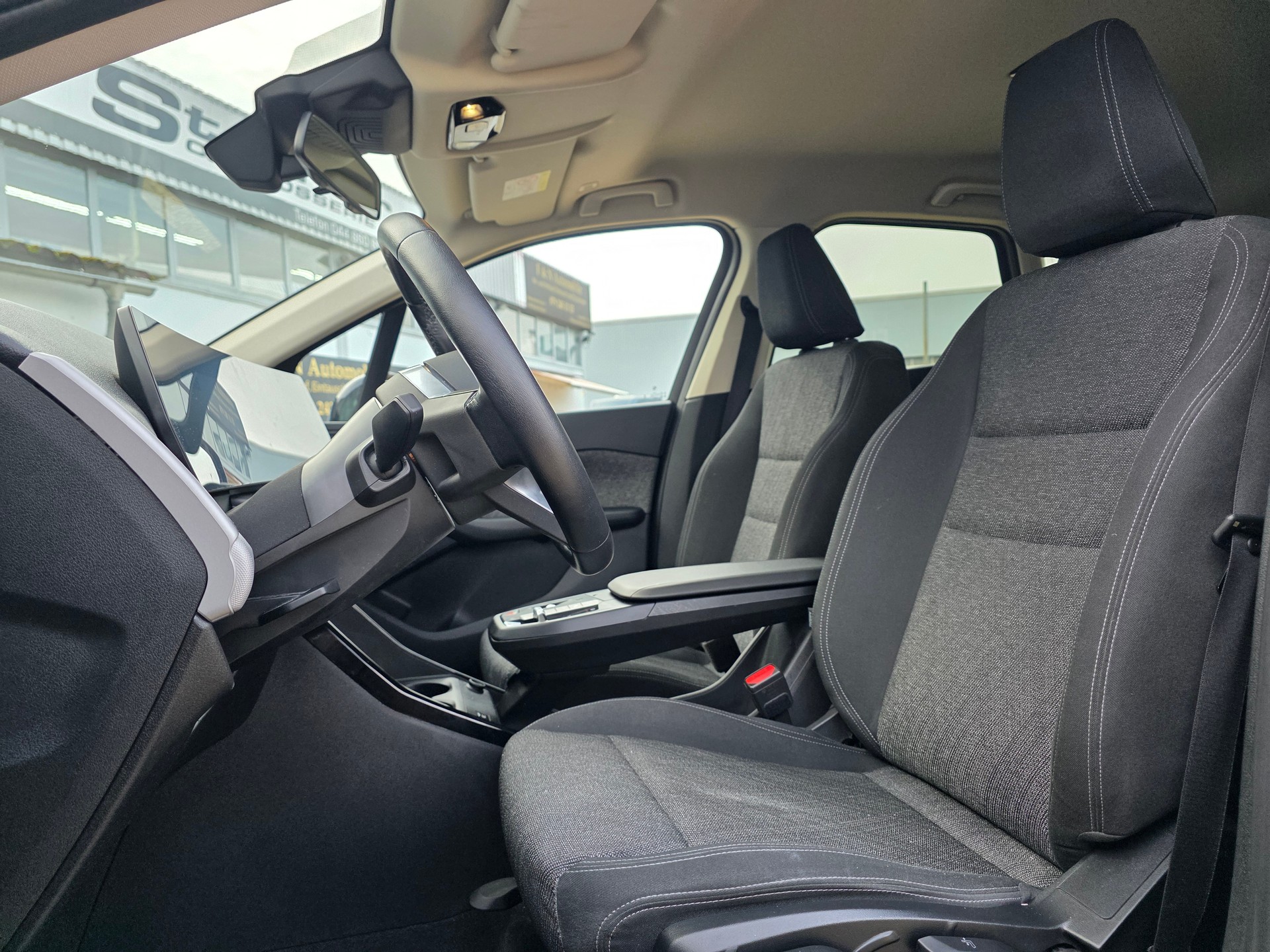 BMW 220i Active Tourer DKG-image-9
