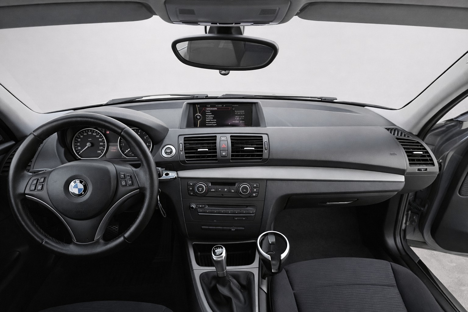 BMW 116i Dynamic Edition-image-8