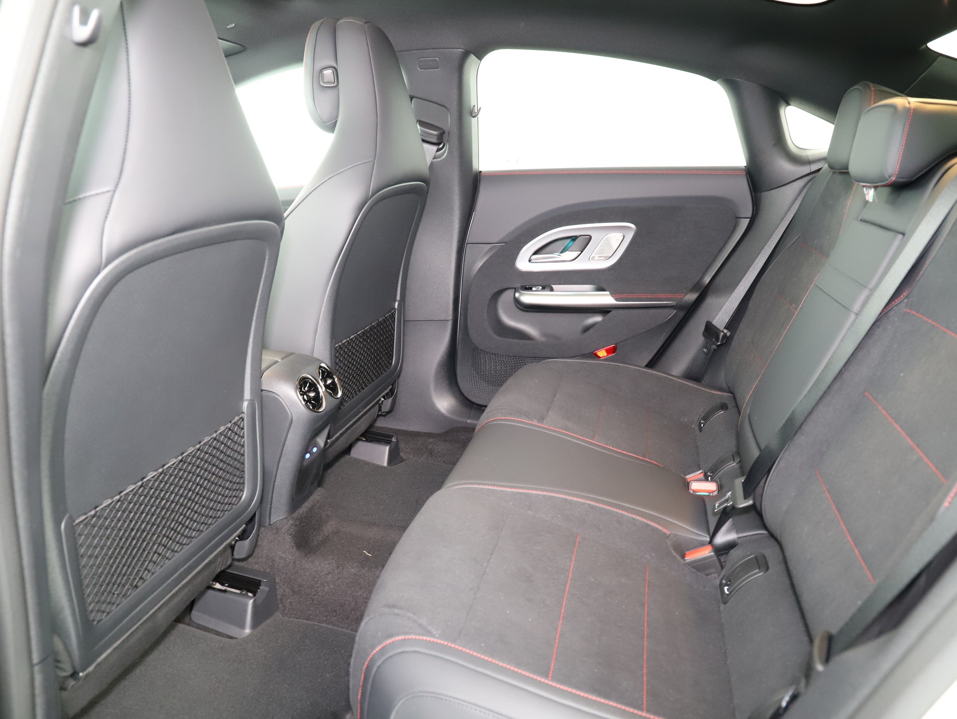 MERCEDES-BENZ CLA 220 8G-DCT 4Matic-image-9
