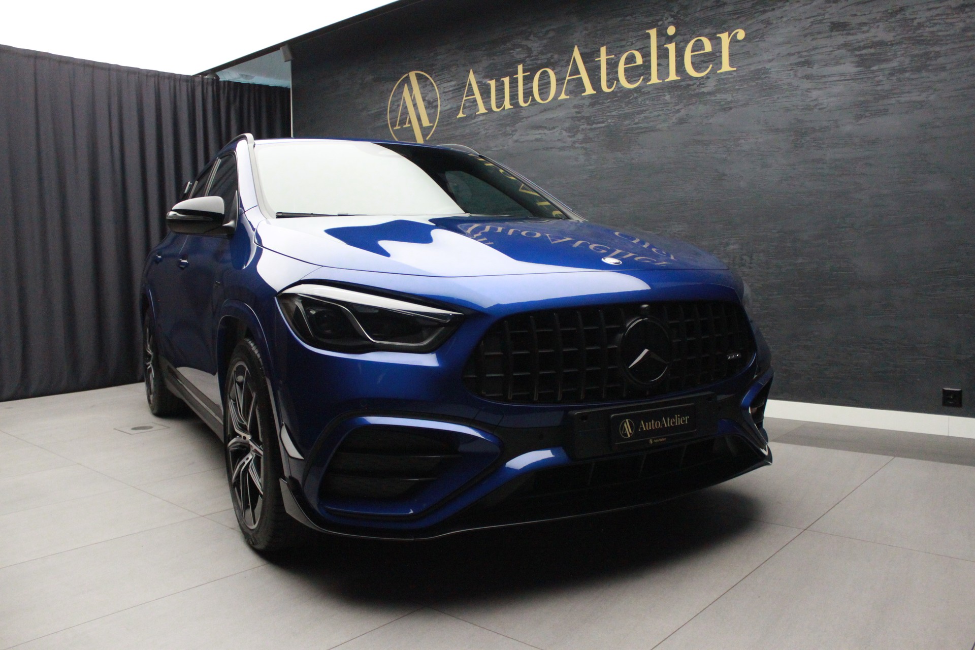 MERCEDES-BENZ GLA AMG 35 4Matic 8G-DCT-showroom-element-1