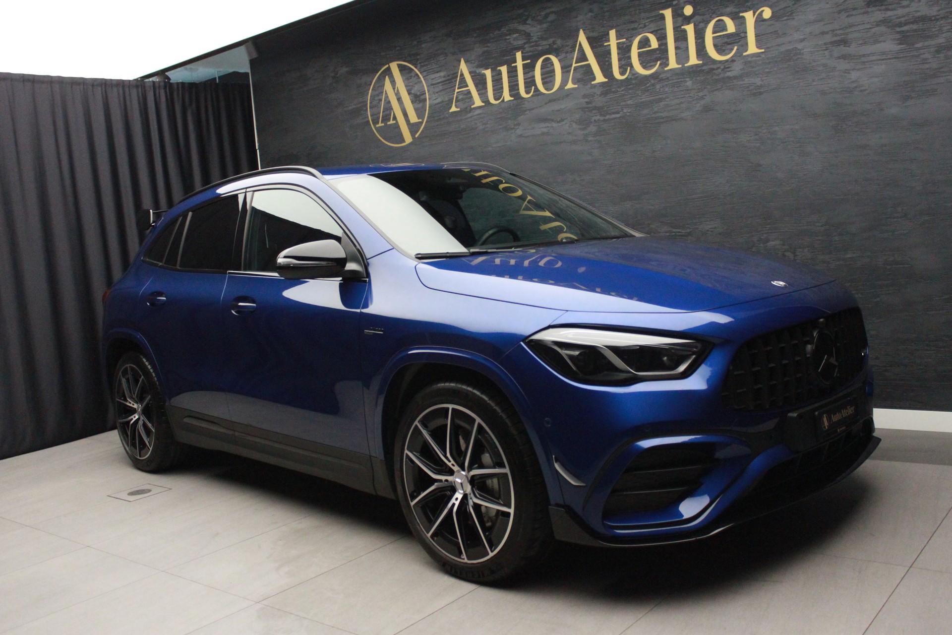 MERCEDES-BENZ GLA AMG 35 4Matic 8G-DCT-showroom-element-2