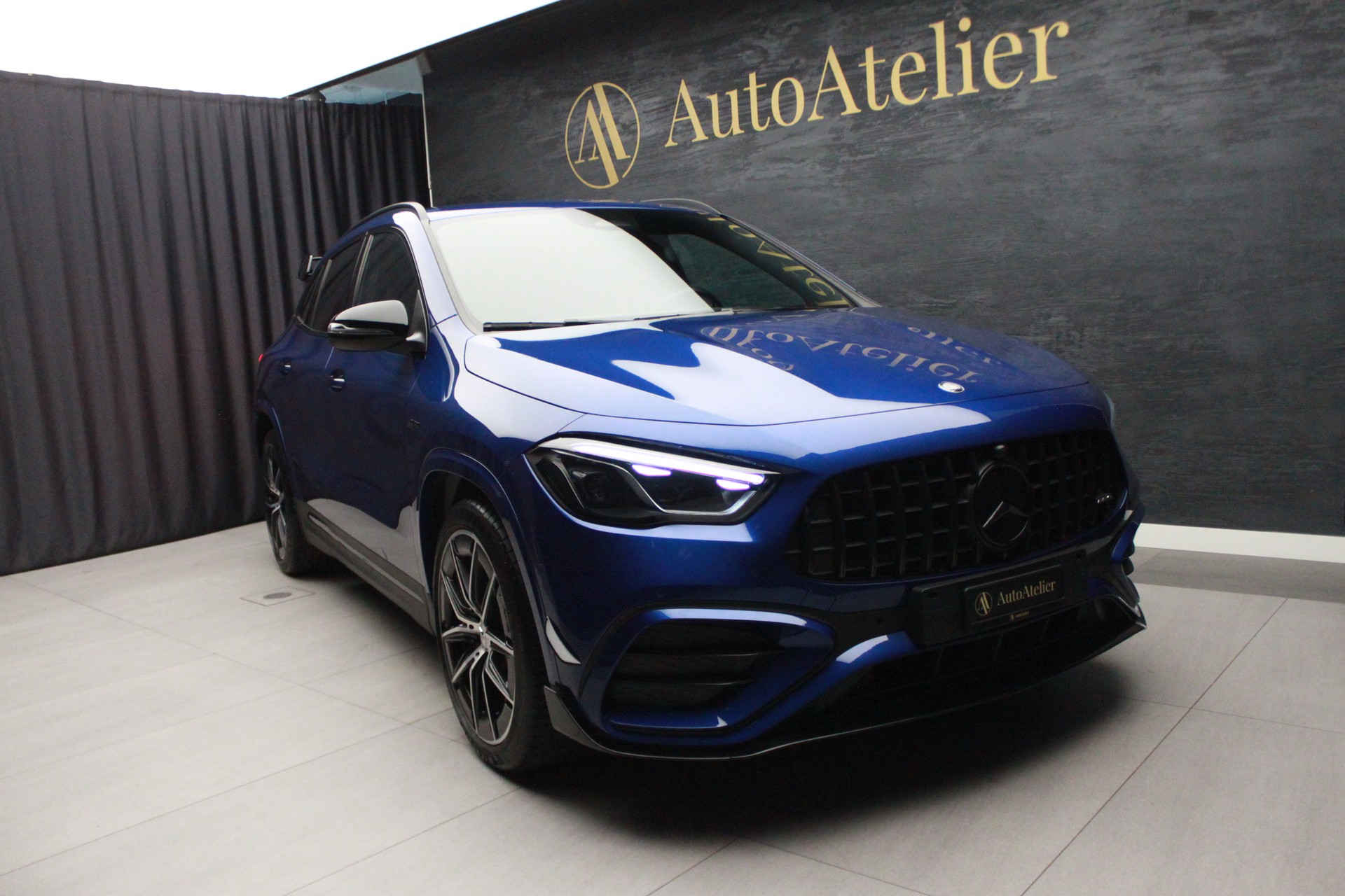 MERCEDES-BENZ GLA AMG 35 4Matic 8G-DCT-showroom-element-3