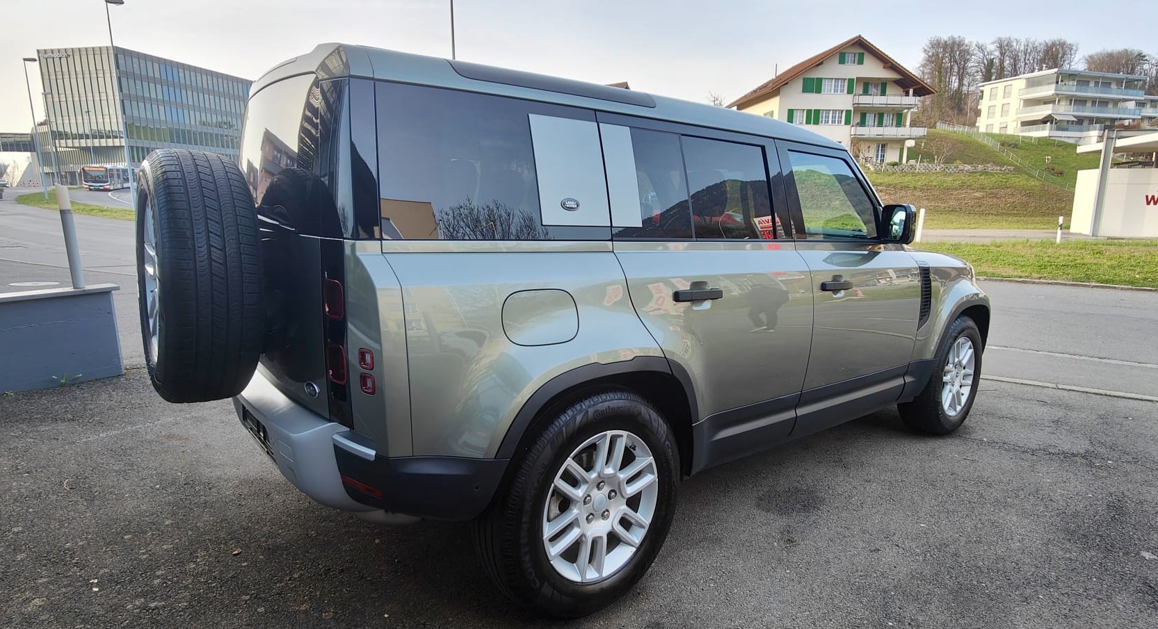 LAND ROVER Defender 110 D200 SD4 AT8-image-5