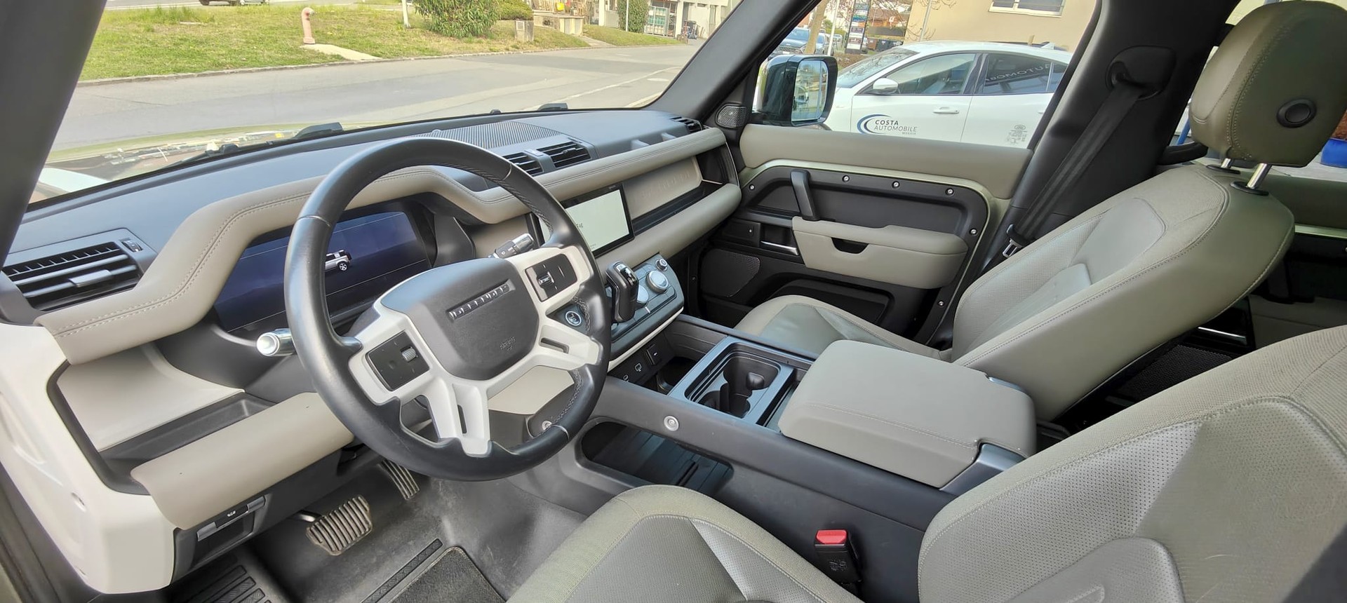 LAND ROVER Defender 110 D200 SD4 AT8-image-13