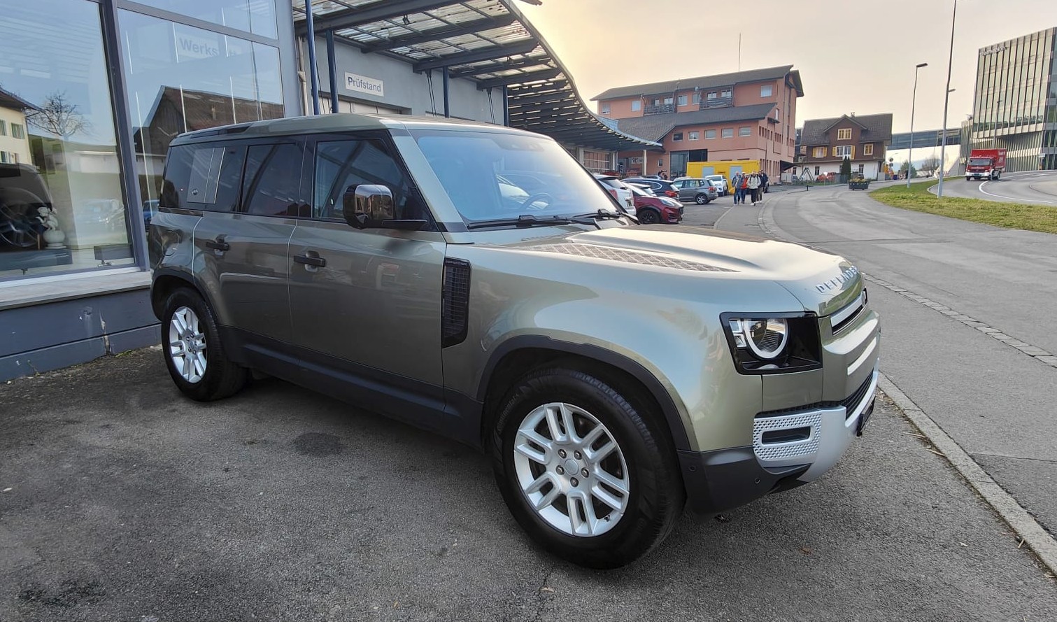 LAND ROVER Defender 110 D200 SD4 AT8-image-7