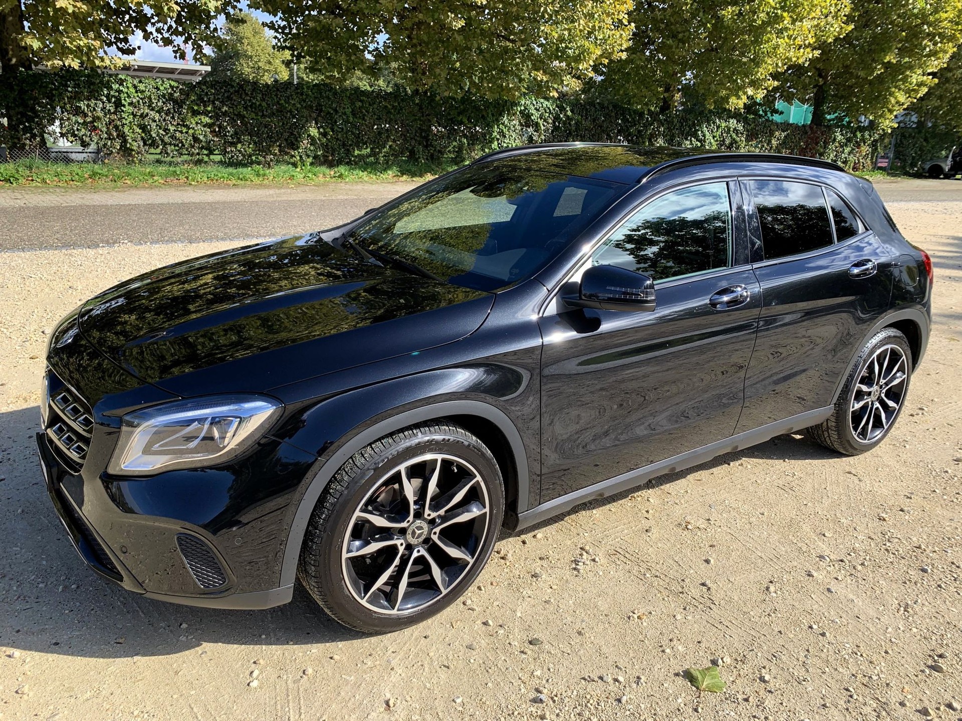 MERCEDES-BENZ GLA 200 Night Star 7G-DCT