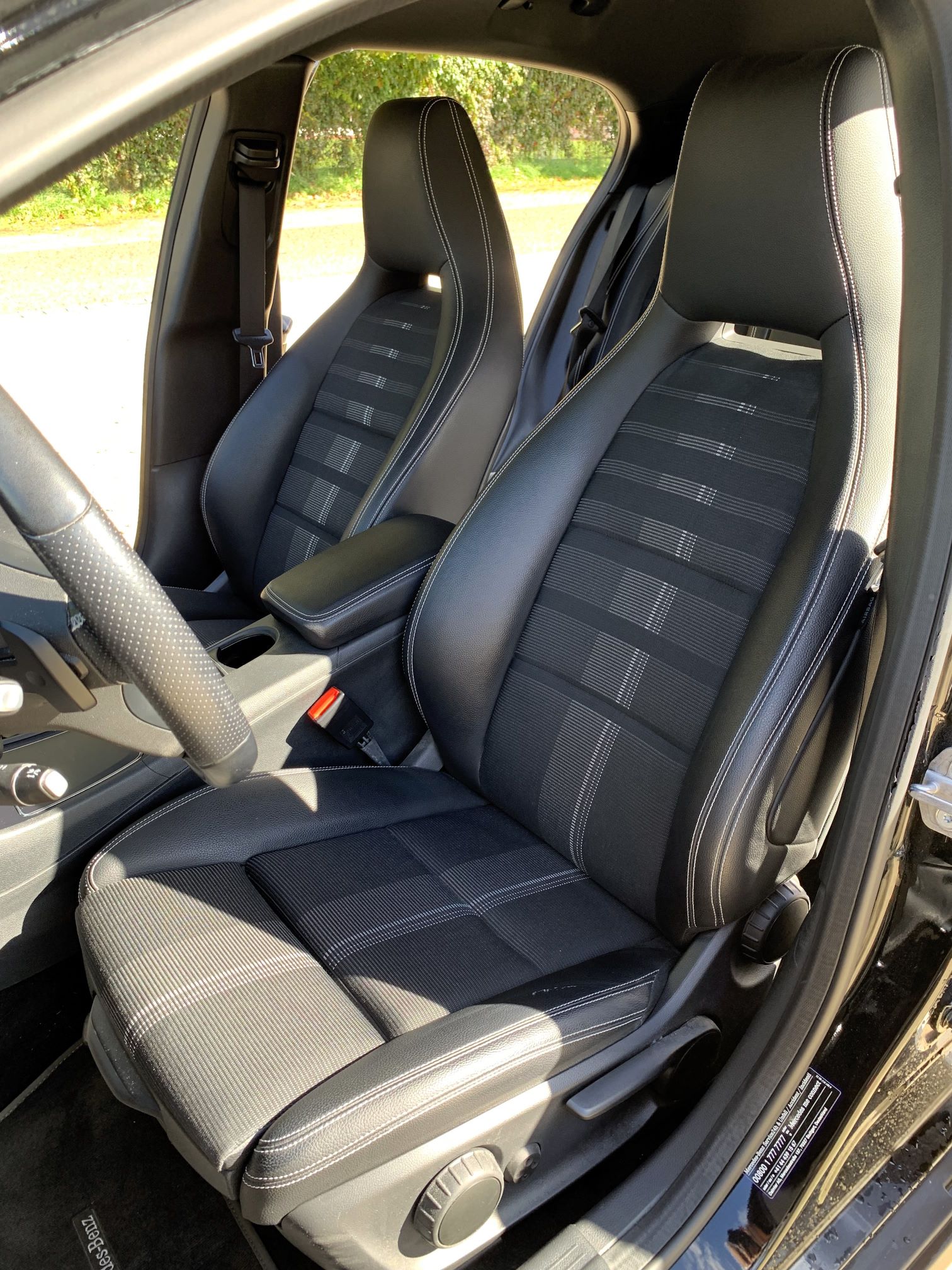 MERCEDES-BENZ GLA 200 Night Star 7G-DCT-image-8