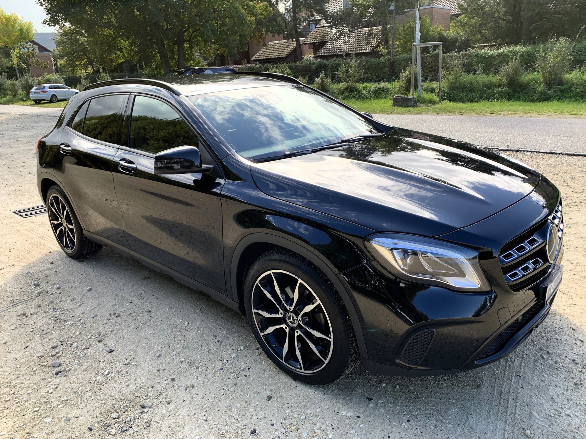 MERCEDES-BENZ GLA 200 Night Star 7G-DCT-image-2