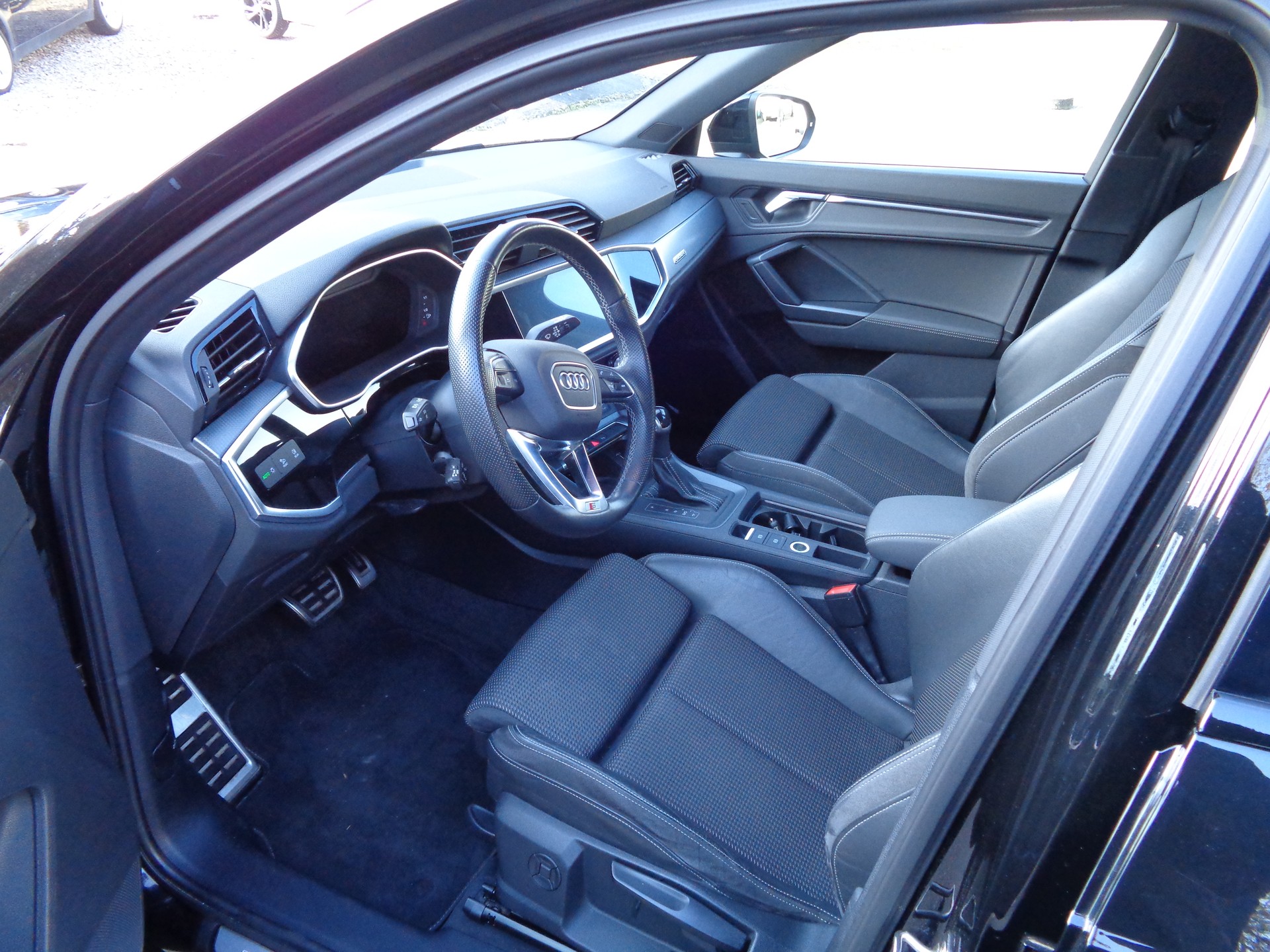 AUDI Q3 40 TDI advanced Attraction quattro S-tronic-image-8