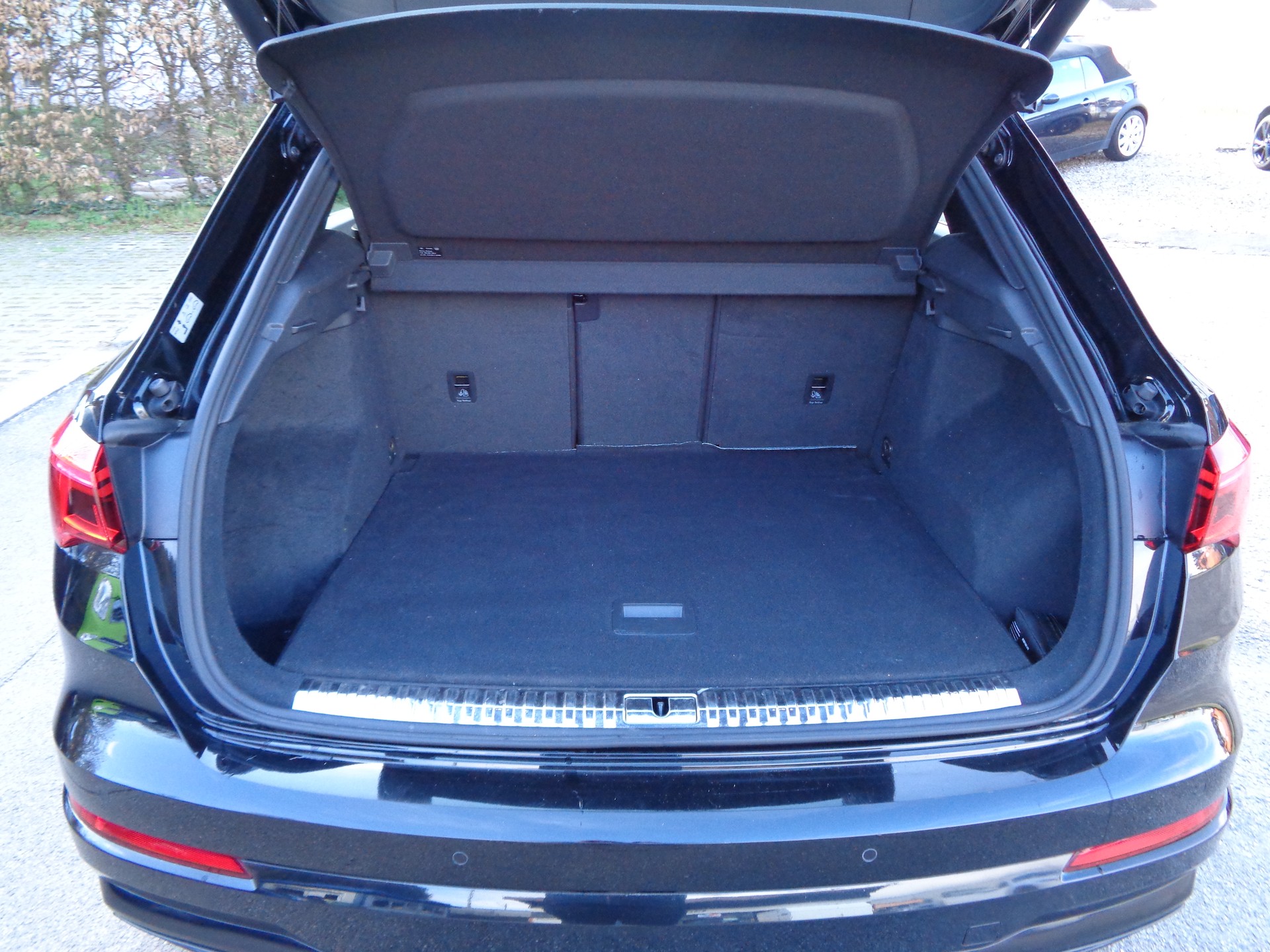 AUDI Q3 40 TDI advanced Attraction quattro S-tronic-image-14