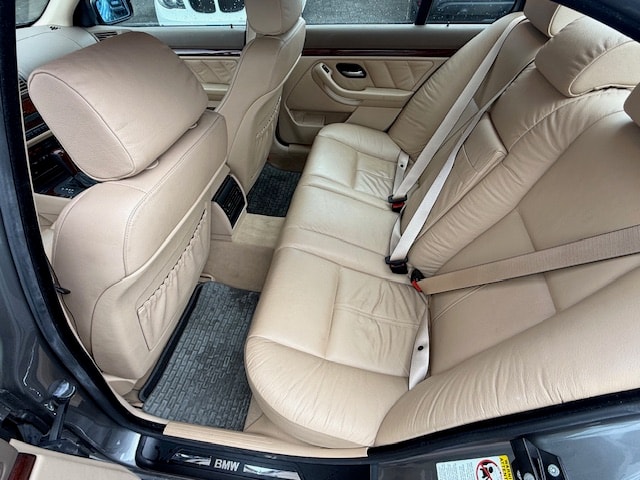 BMW 525i-image-7