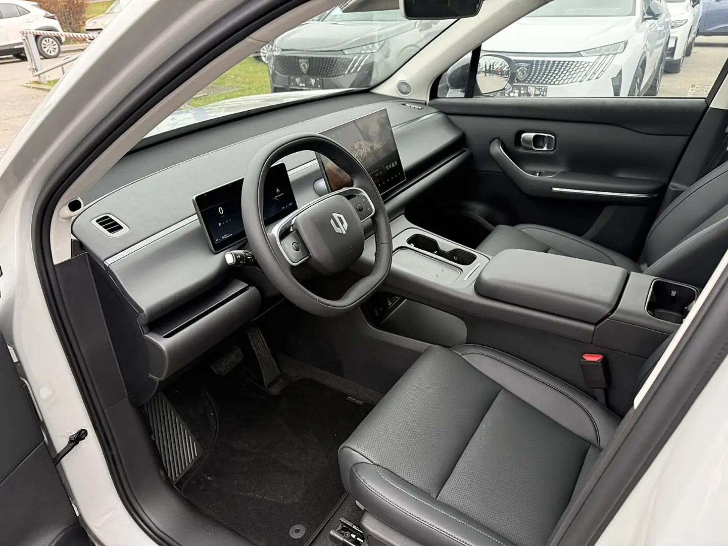 LEAPMOTOR C10 Design Pro Max AWD-showroom-element-2