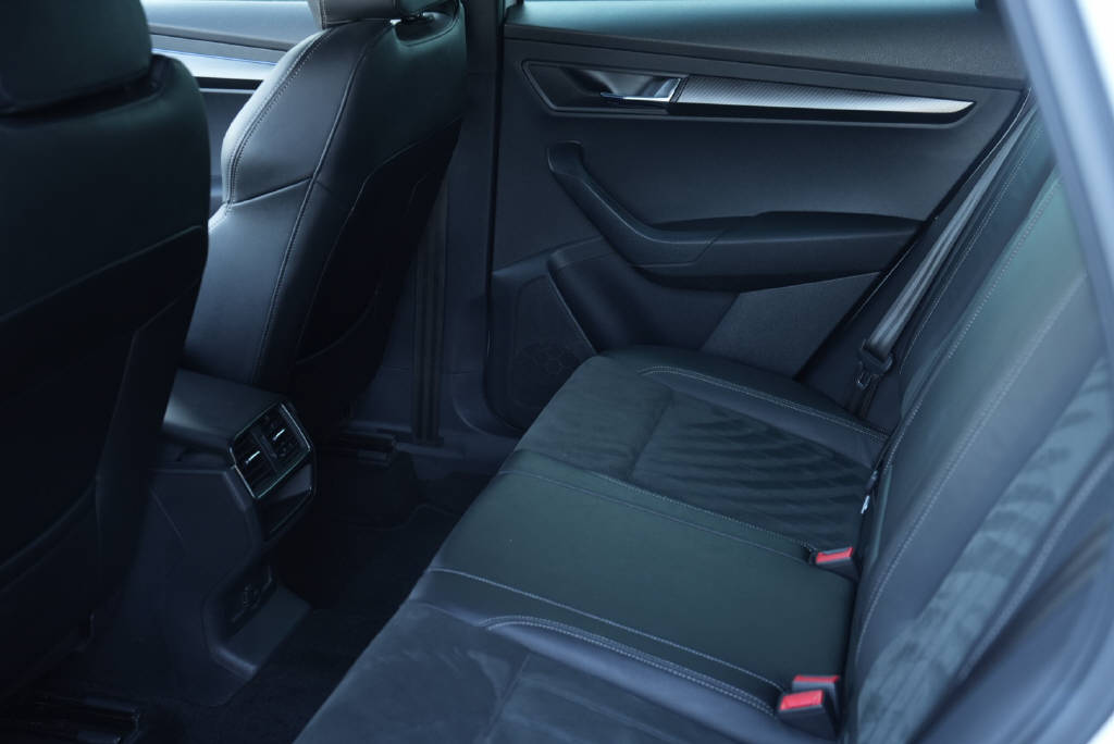 SKODA Karoq 2.0 TDI 190 SportLine 4x4 DSG-image-17