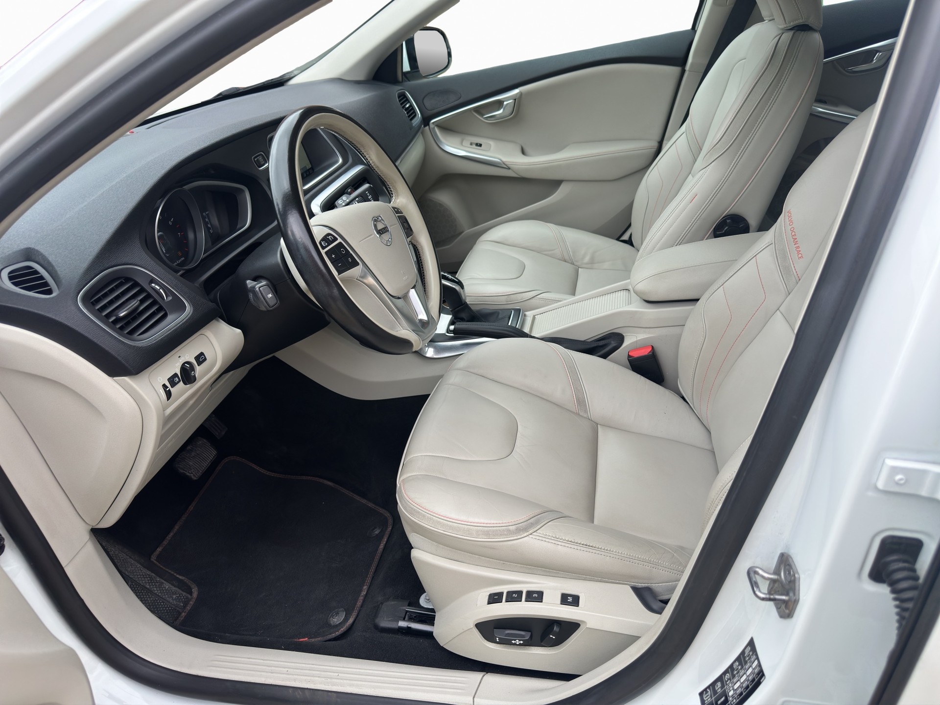 VOLVO V40 Cross Country T4 AWD Ocean Race Geartronic-image-8