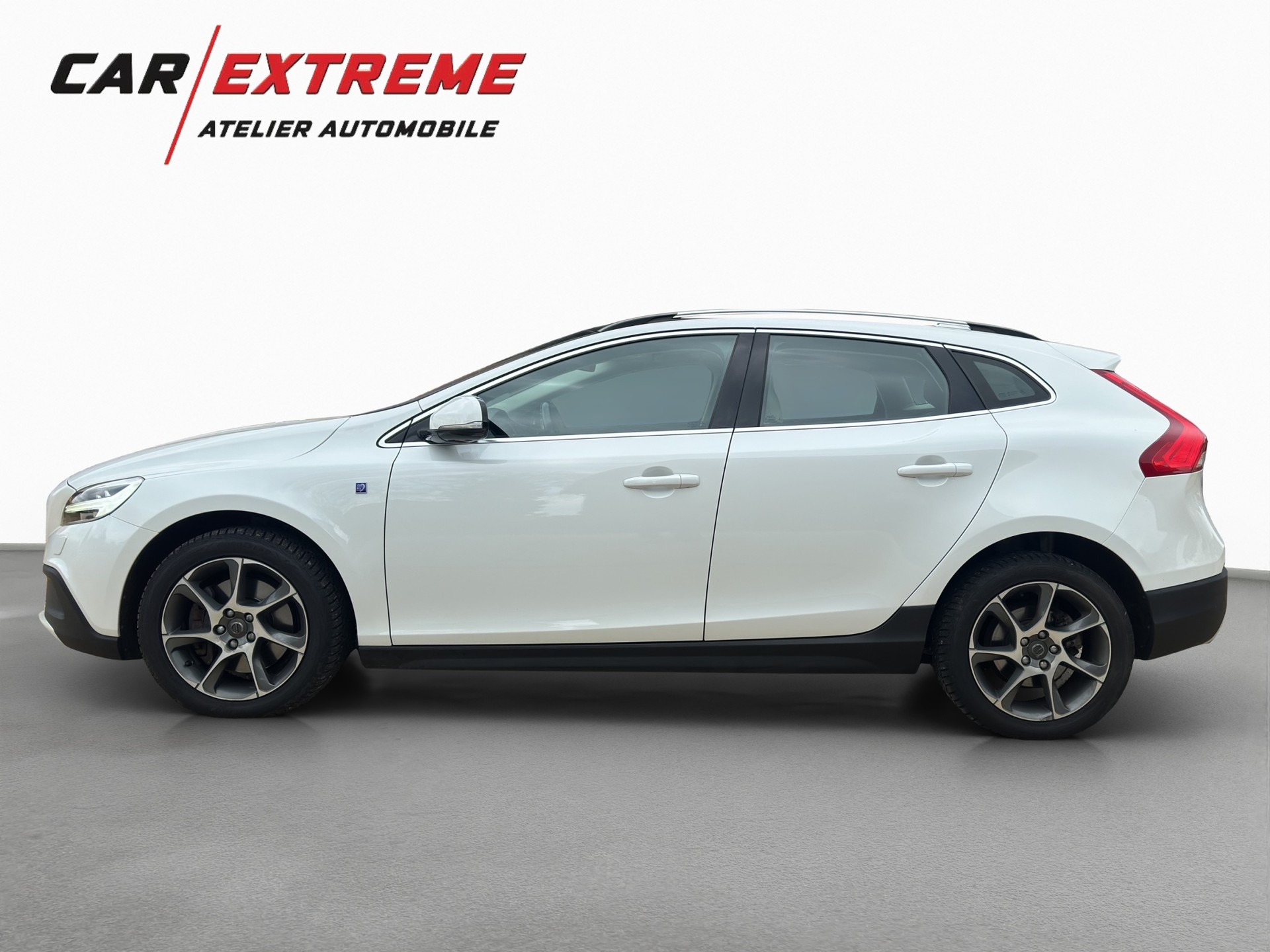 VOLVO V40 Cross Country T4 AWD Ocean Race Geartronic-image-7