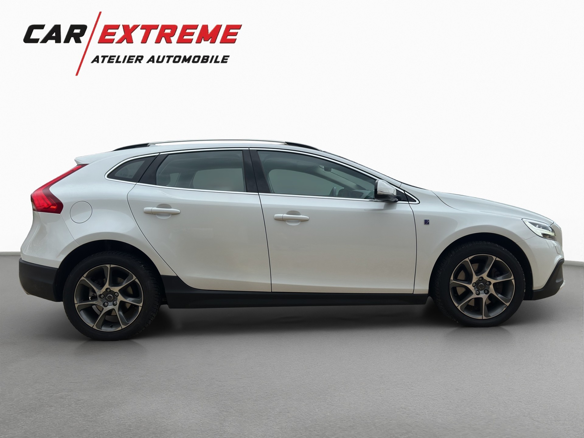 VOLVO V40 Cross Country T4 AWD Ocean Race Geartronic-image-6