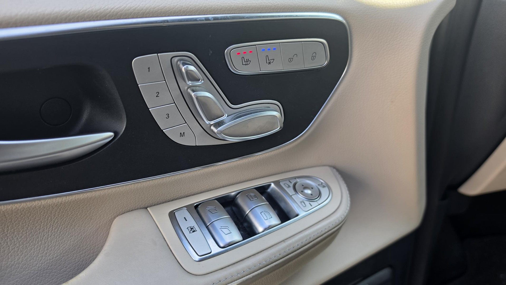 MERCEDES-BENZ V 300 d extralang Swiss Edition 4Matic 9G-Tronic-image-18
