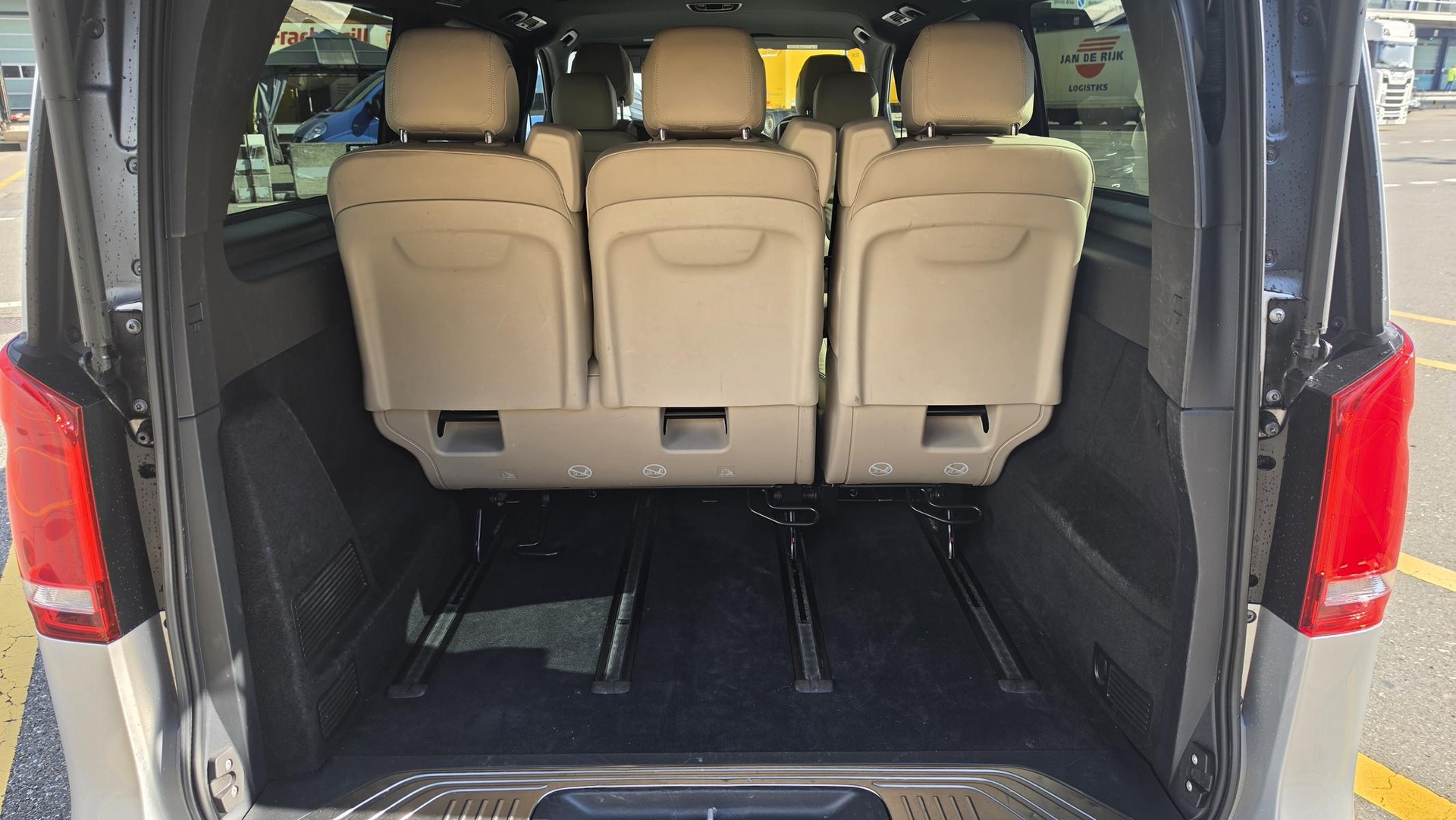 MERCEDES-BENZ V 300 d extralang Swiss Edition 4Matic 9G-Tronic-image-9