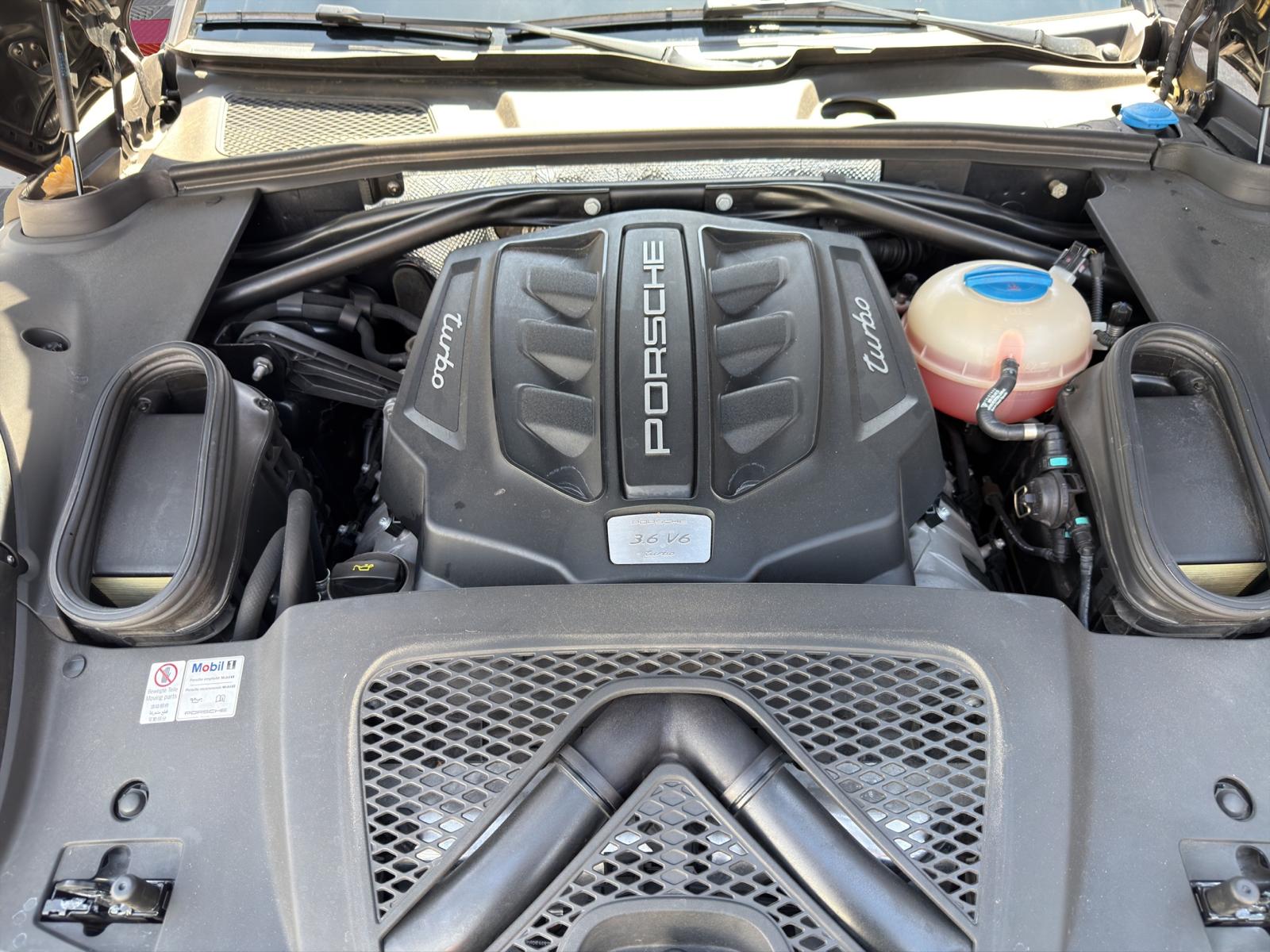 PORSCHE Macan Turbo PDK-image-22