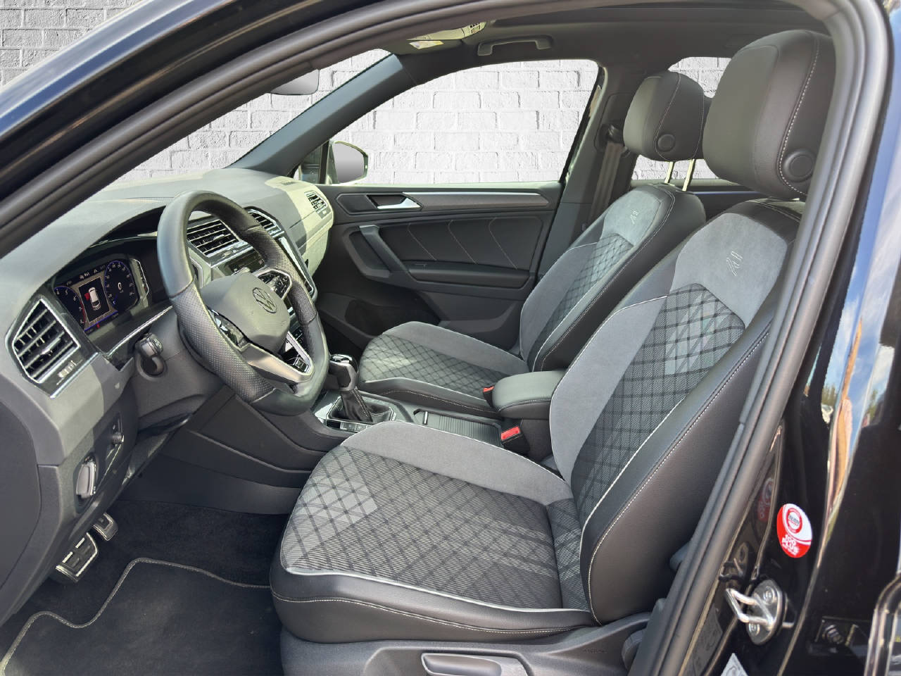 VW Tiguan 2.0 TSI R-Line DSG-image-6