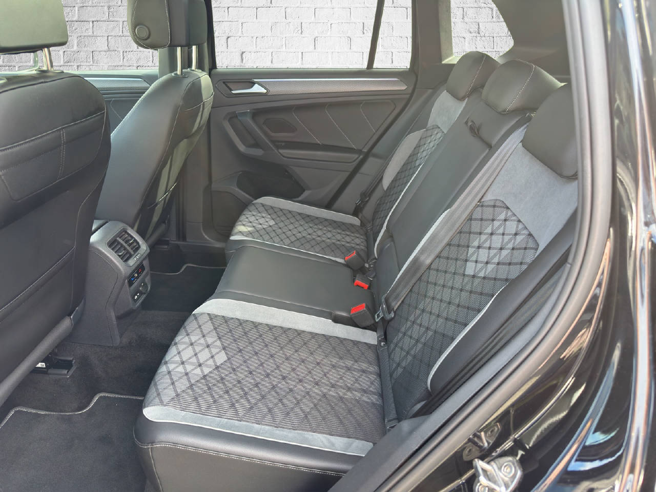 VW Tiguan 2.0 TSI R-Line DSG-image-7