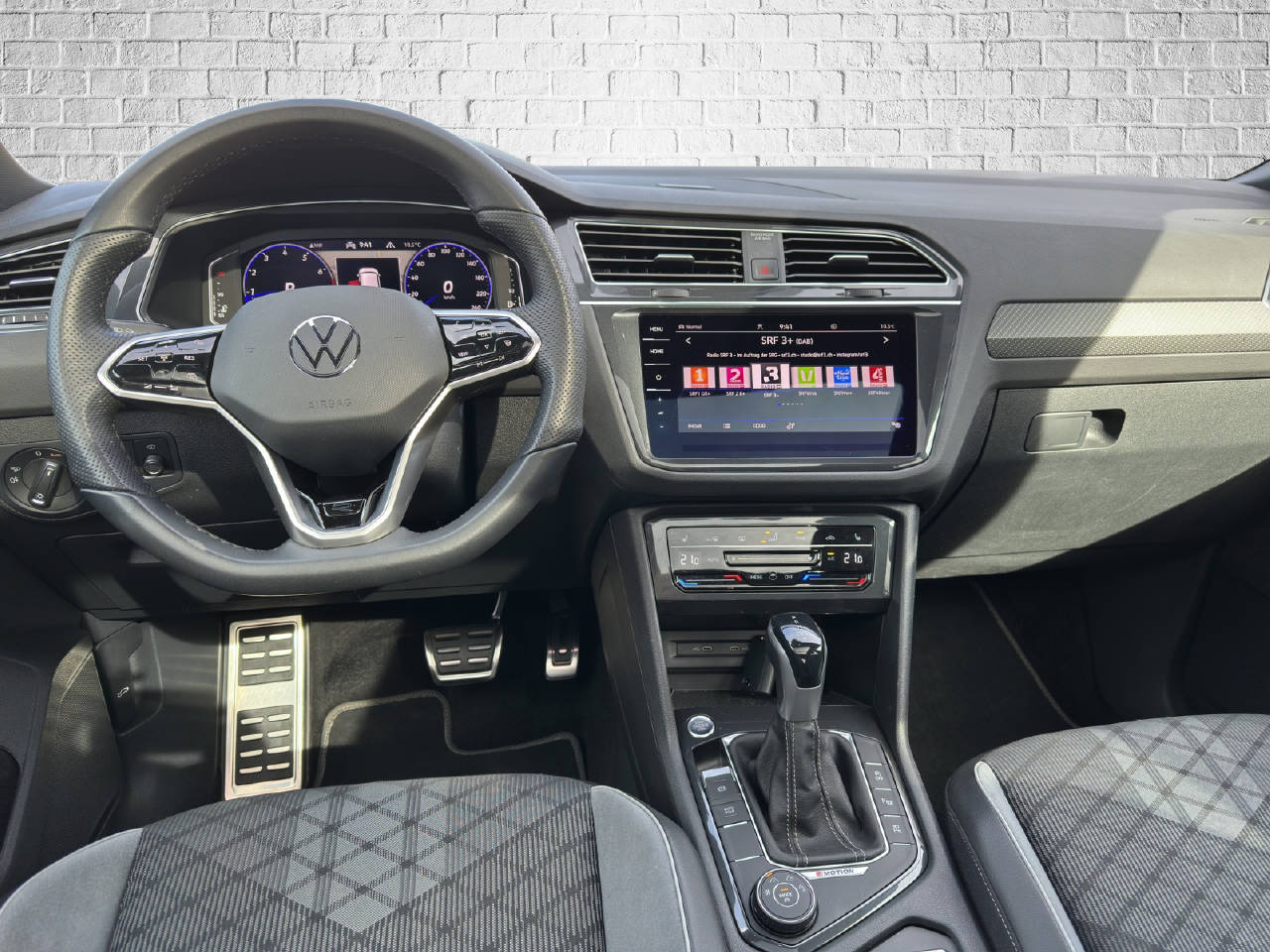 VW Tiguan 2.0 TSI R-Line DSG-image-8