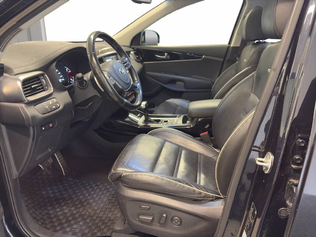 KIA Sorento 2.2 CRDi Style 7P-image-3