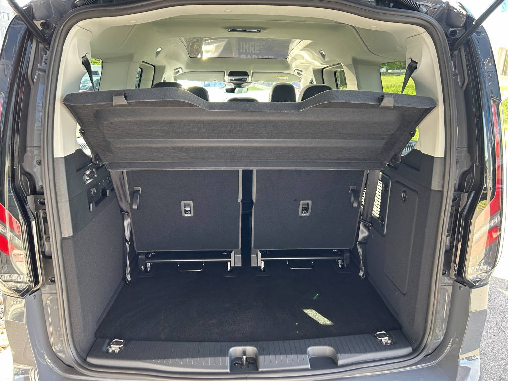 FORD TOURNEO CONNECT Grand 1.5 EcoBoost 150 Active PHEV-image-4