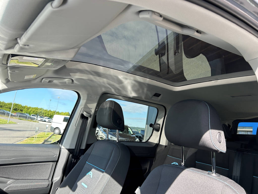 FORD TOURNEO CONNECT Grand 1.5 EcoBoost 150 Active PHEV-image-15
