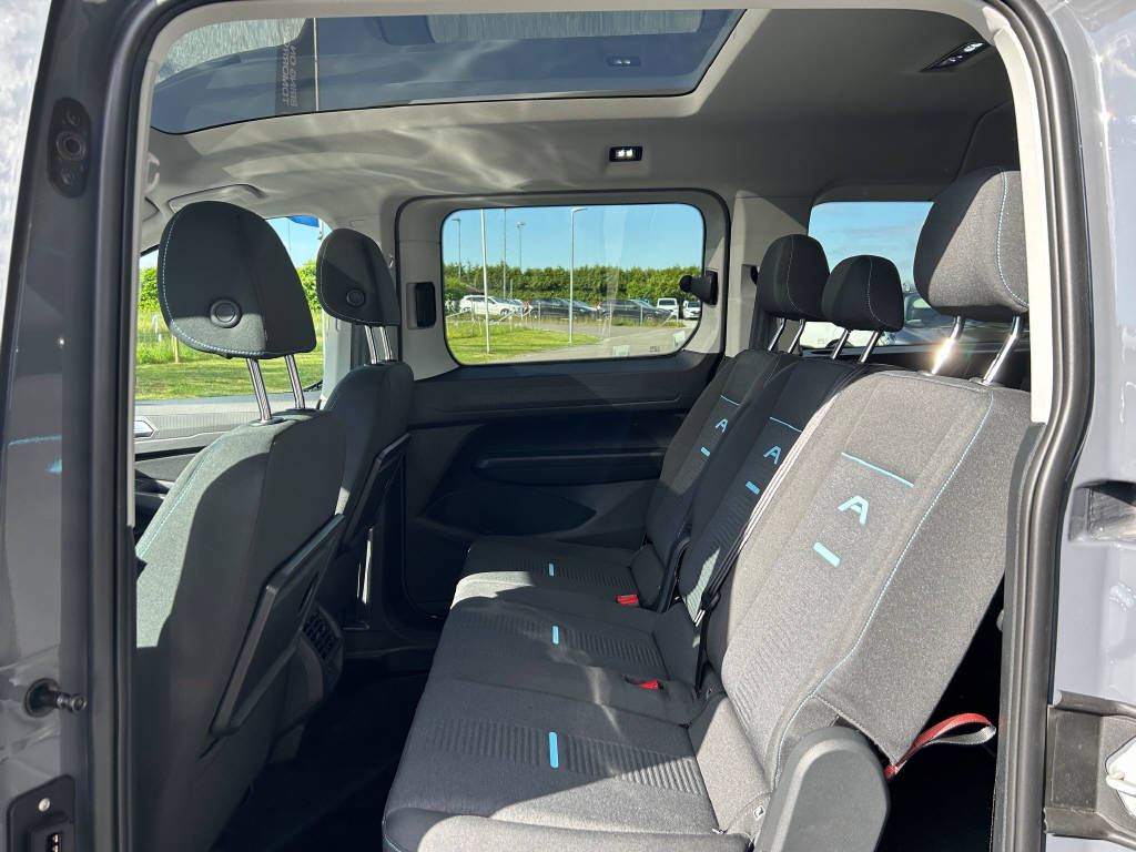 FORD TOURNEO CONNECT Grand 1.5 EcoBoost 150 Active PHEV-image-12