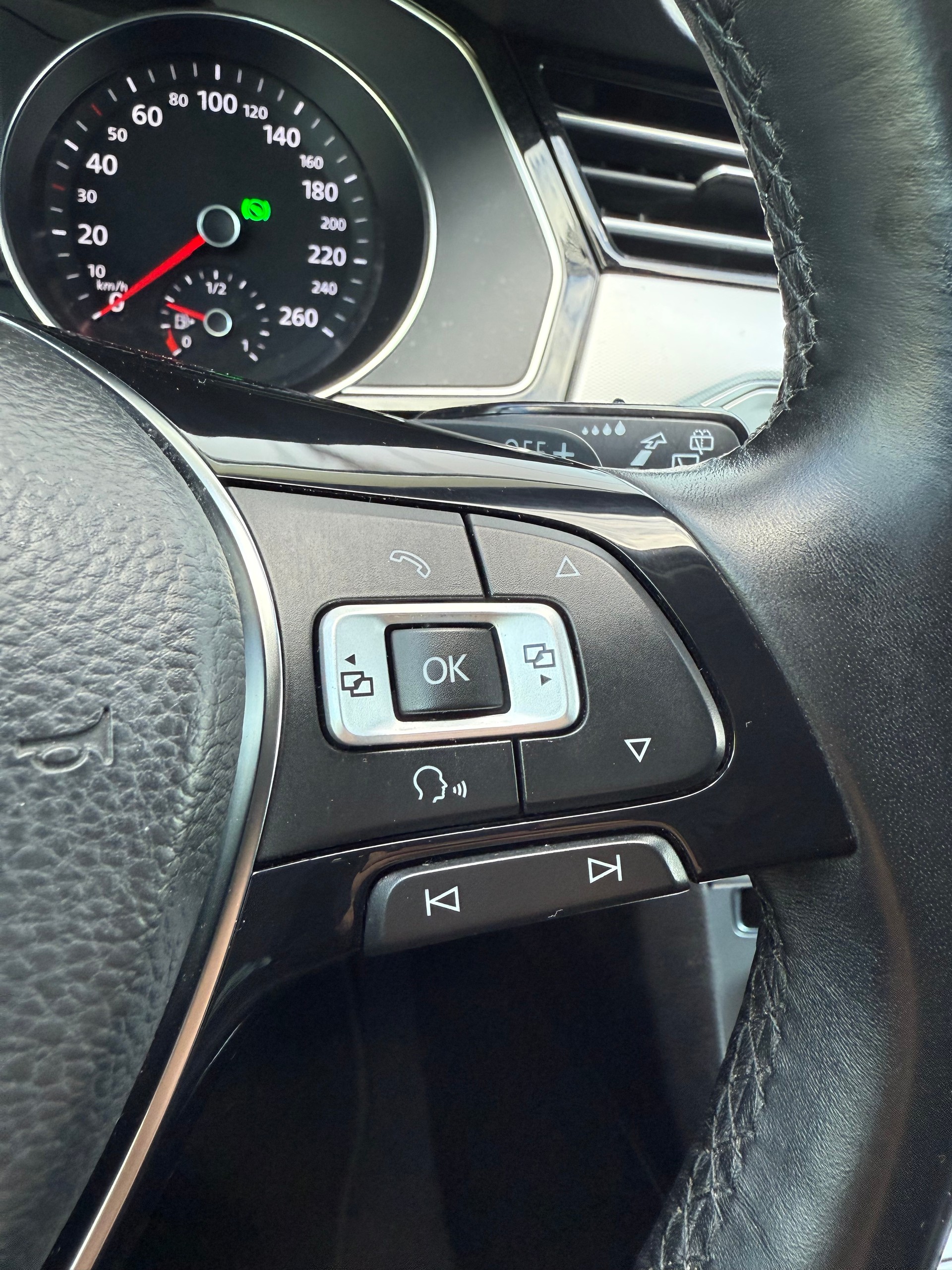 VW Passat Variant 2.0 TDI BMT Comfortline DSG 4Motion-image-13